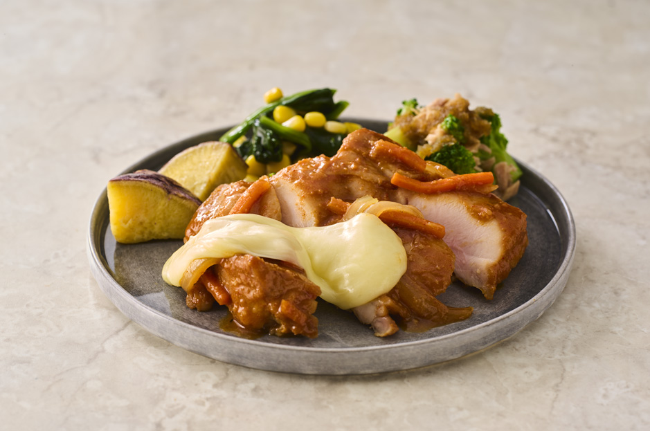 旨辛 特製ダレで仕込んだ鶏もも肉とサツマイモのダッカルビ