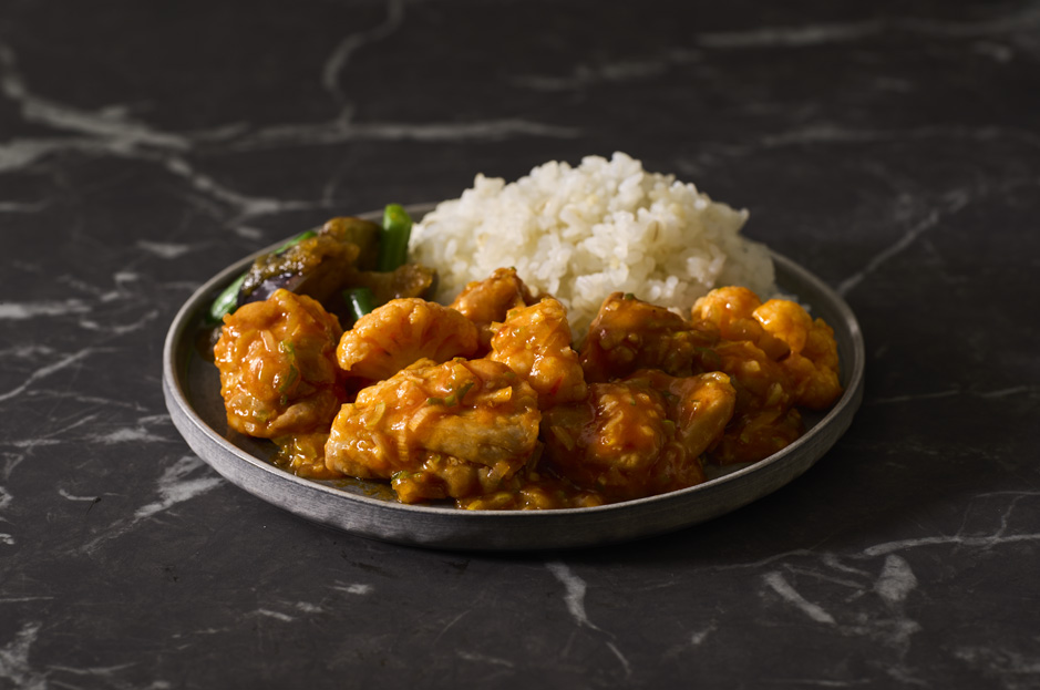 えび油香る特製醤で仕込んだ鶏もも肉とカリフラワーのネギチリ煮