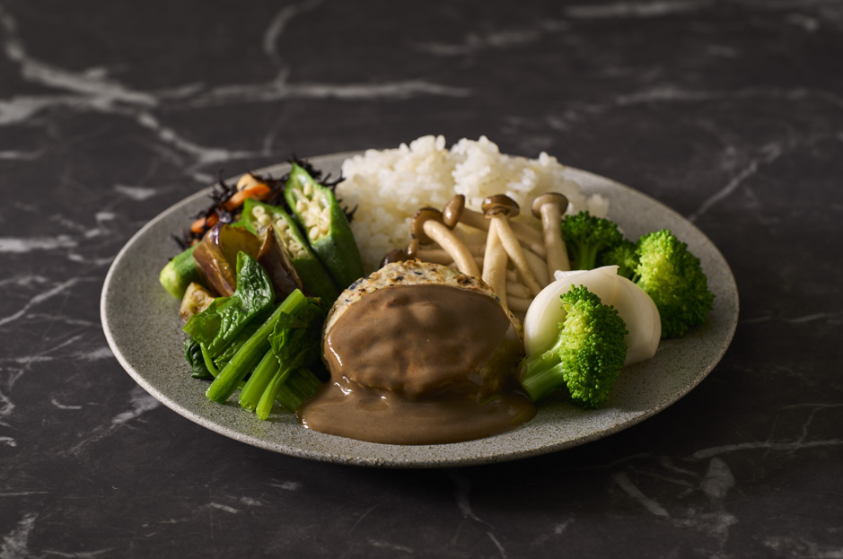 ヘルシー豆腐ハンバーグと6種野菜の濃厚豆乳きのこソース