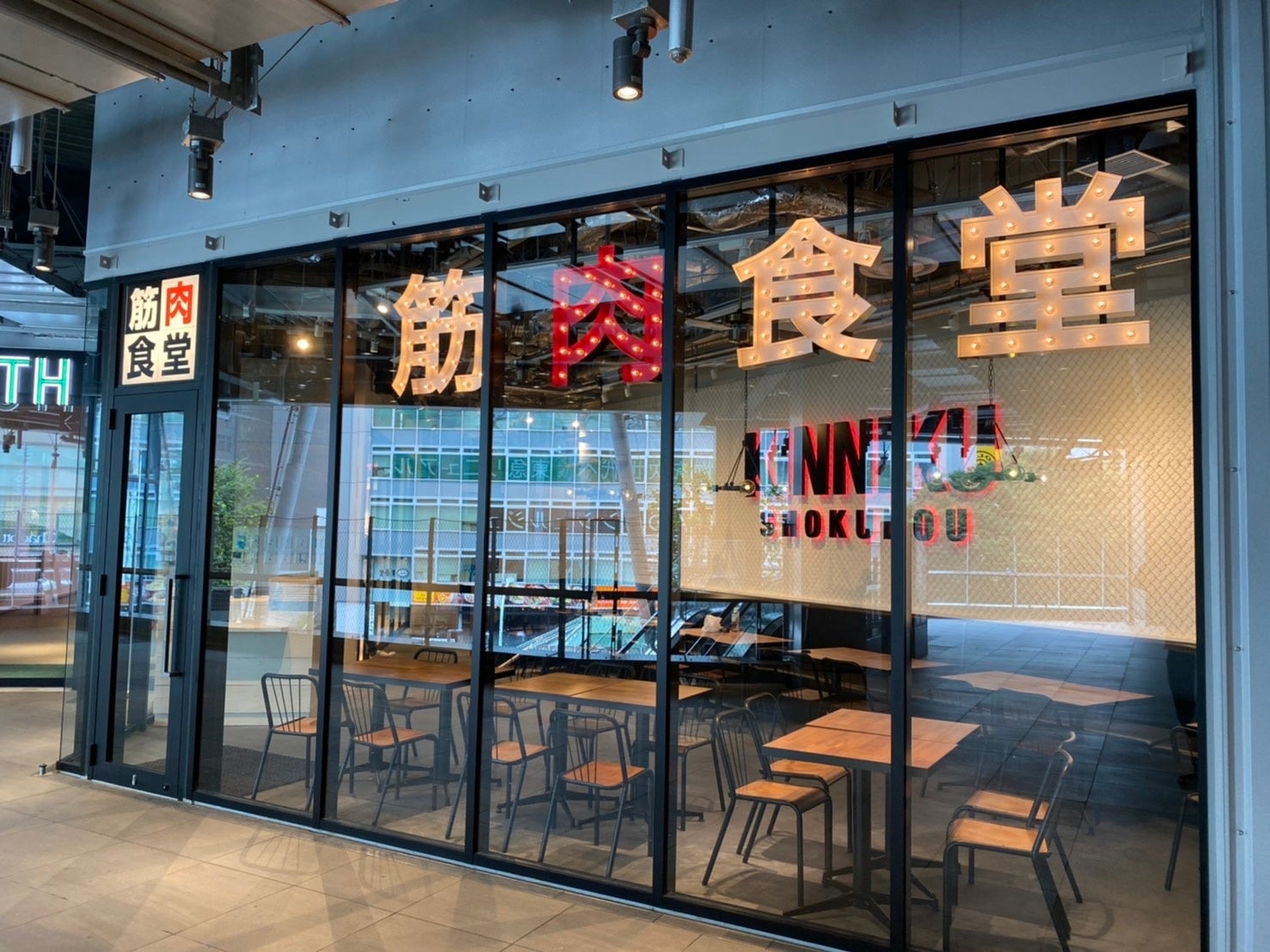 「筋肉食堂」渋谷MIYASHITA PARK店にてカフェタイム営業をスタート、コワーキングカフェや勉強カフェとしての利用が可能に