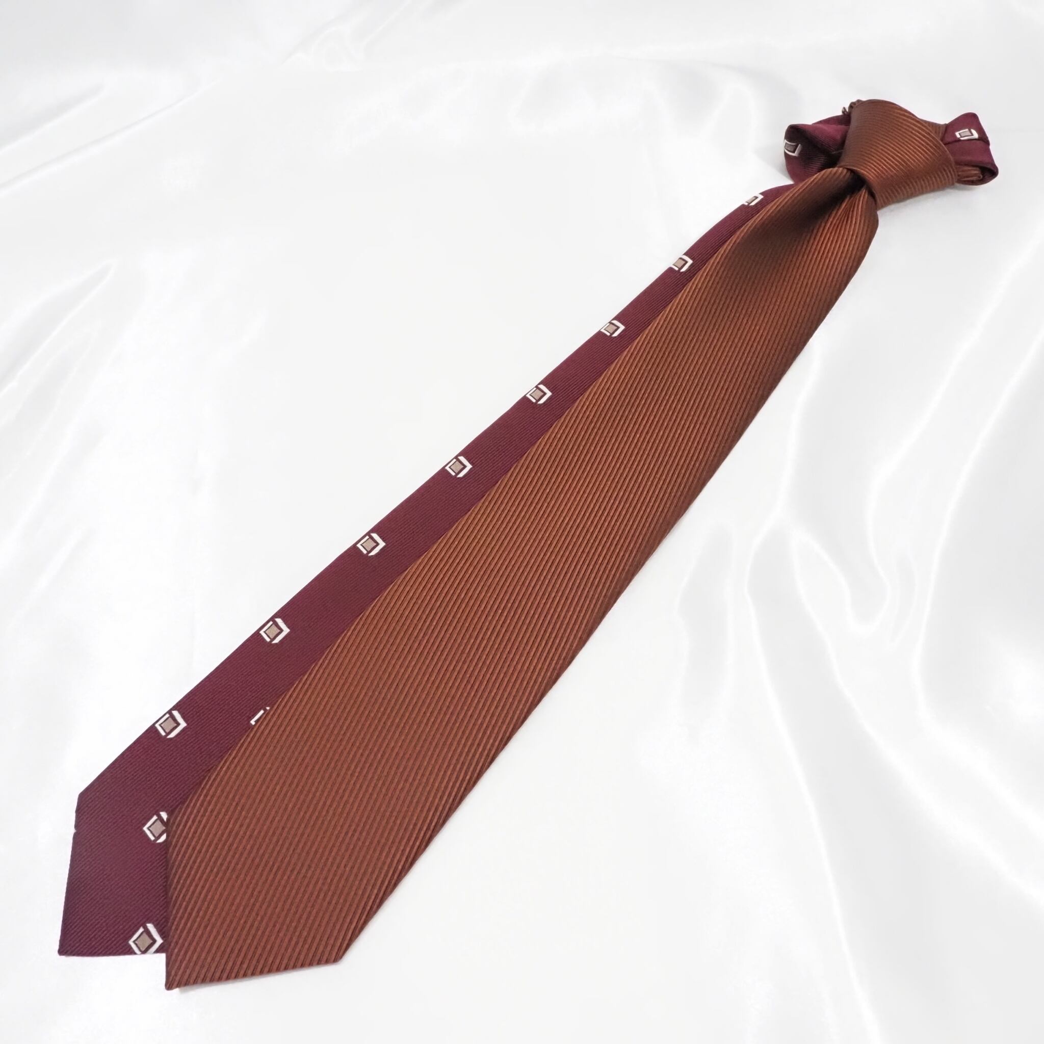 ツインフェースタイ