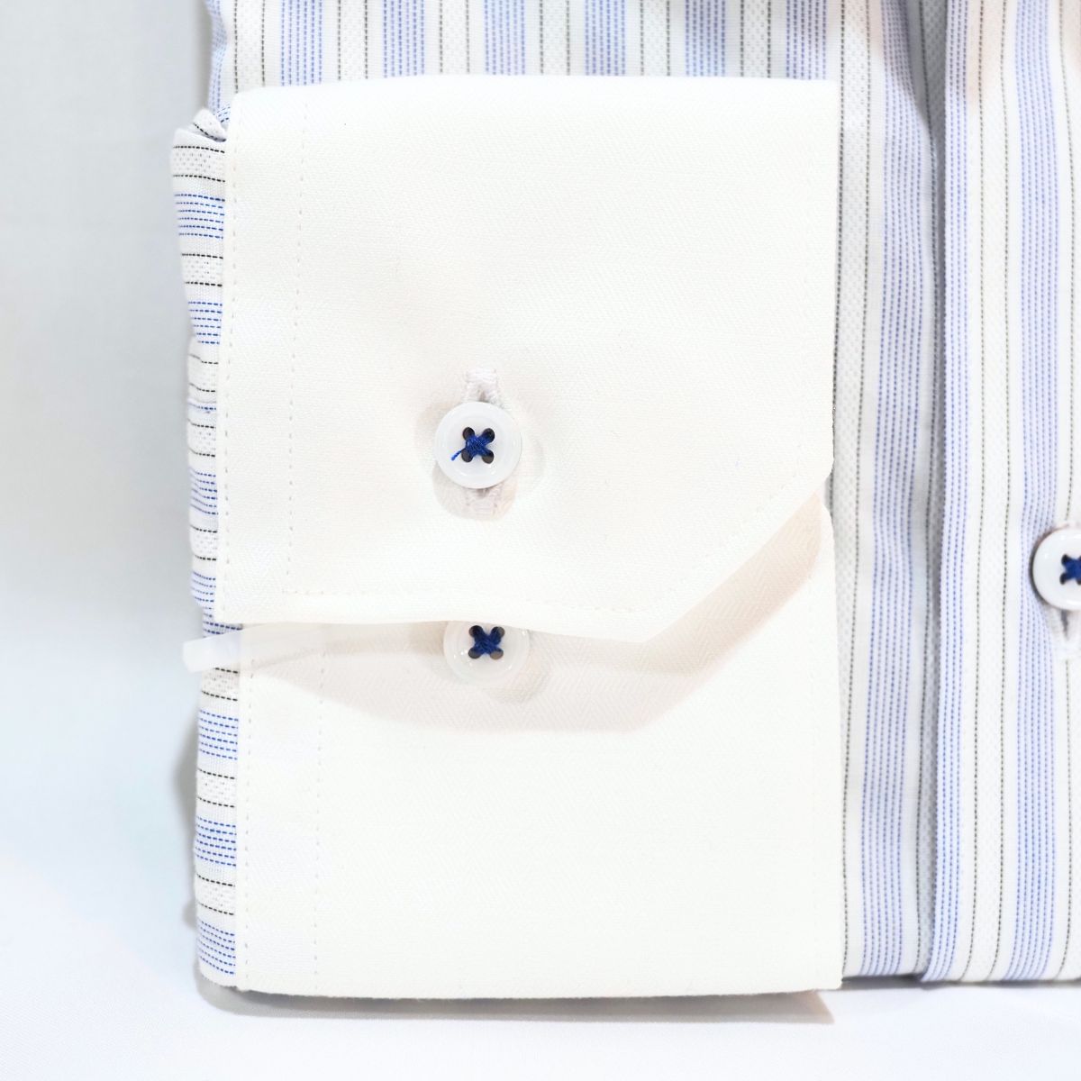 左カフス蝶ネクタイ刺繍 長袖シャツ｜白・L