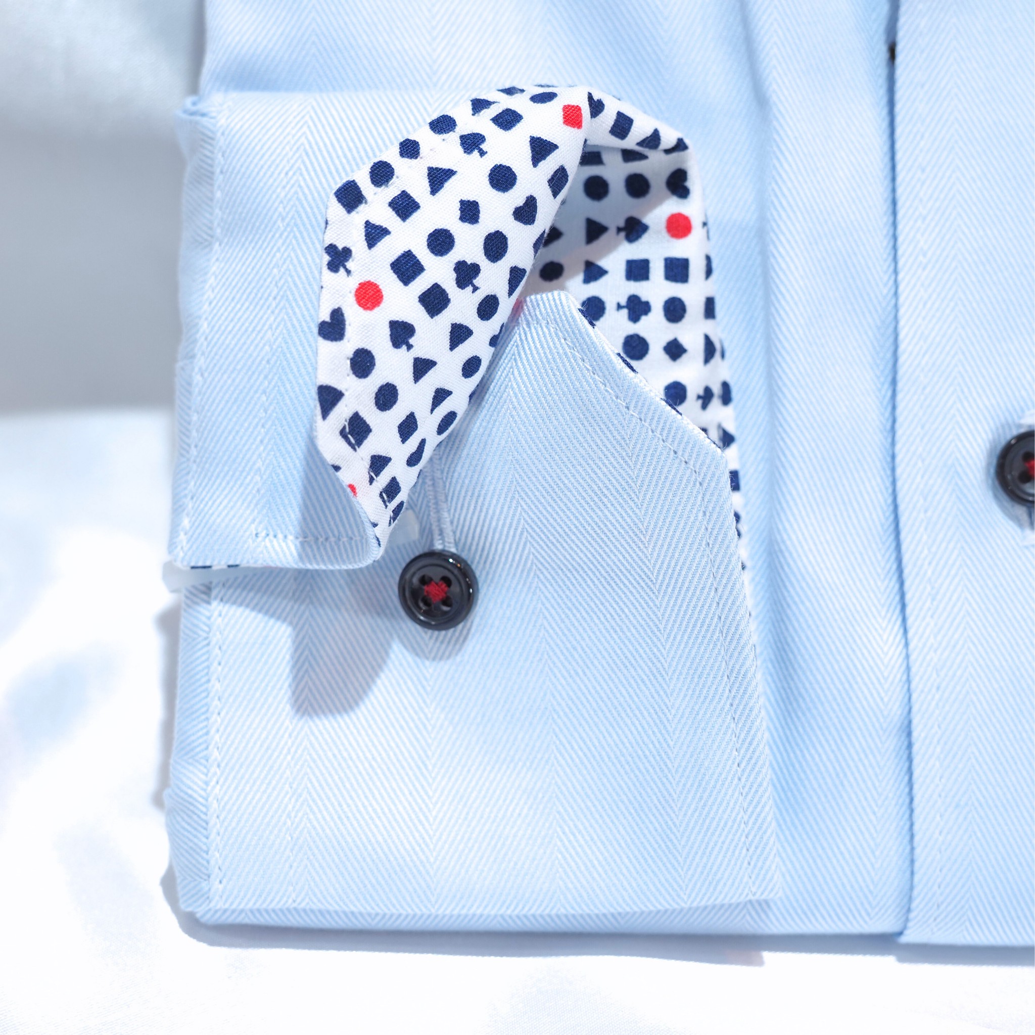 【Disney／ミッキー】刺繍ワイシャツ LLサイズ