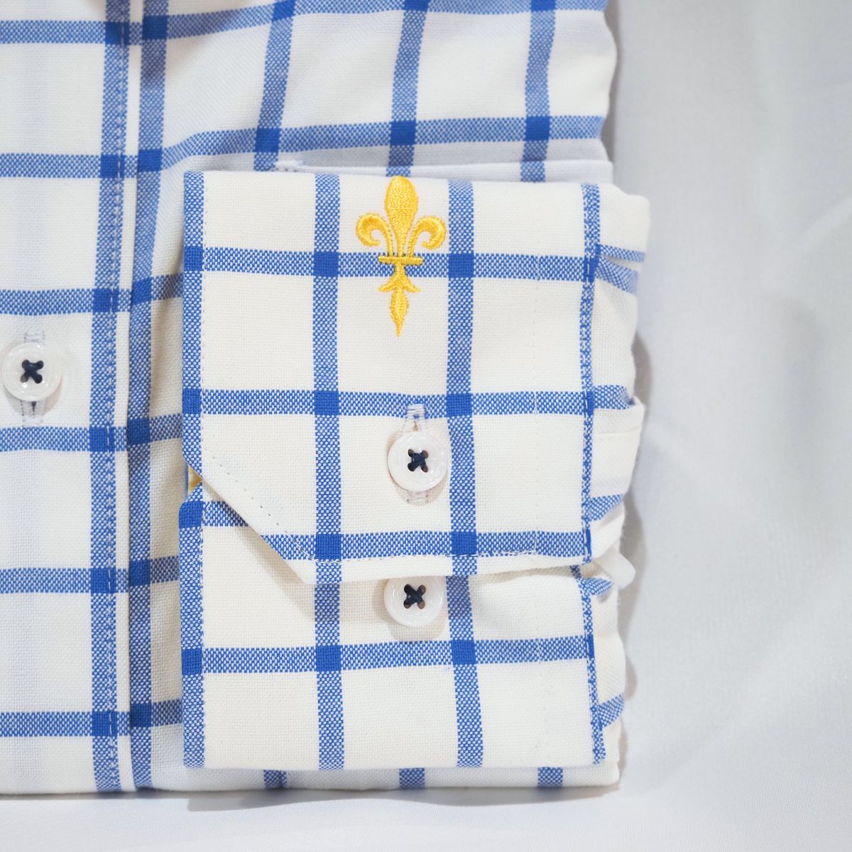 左カフスユリ刺繍長袖シャツ｜白×ブルー・S