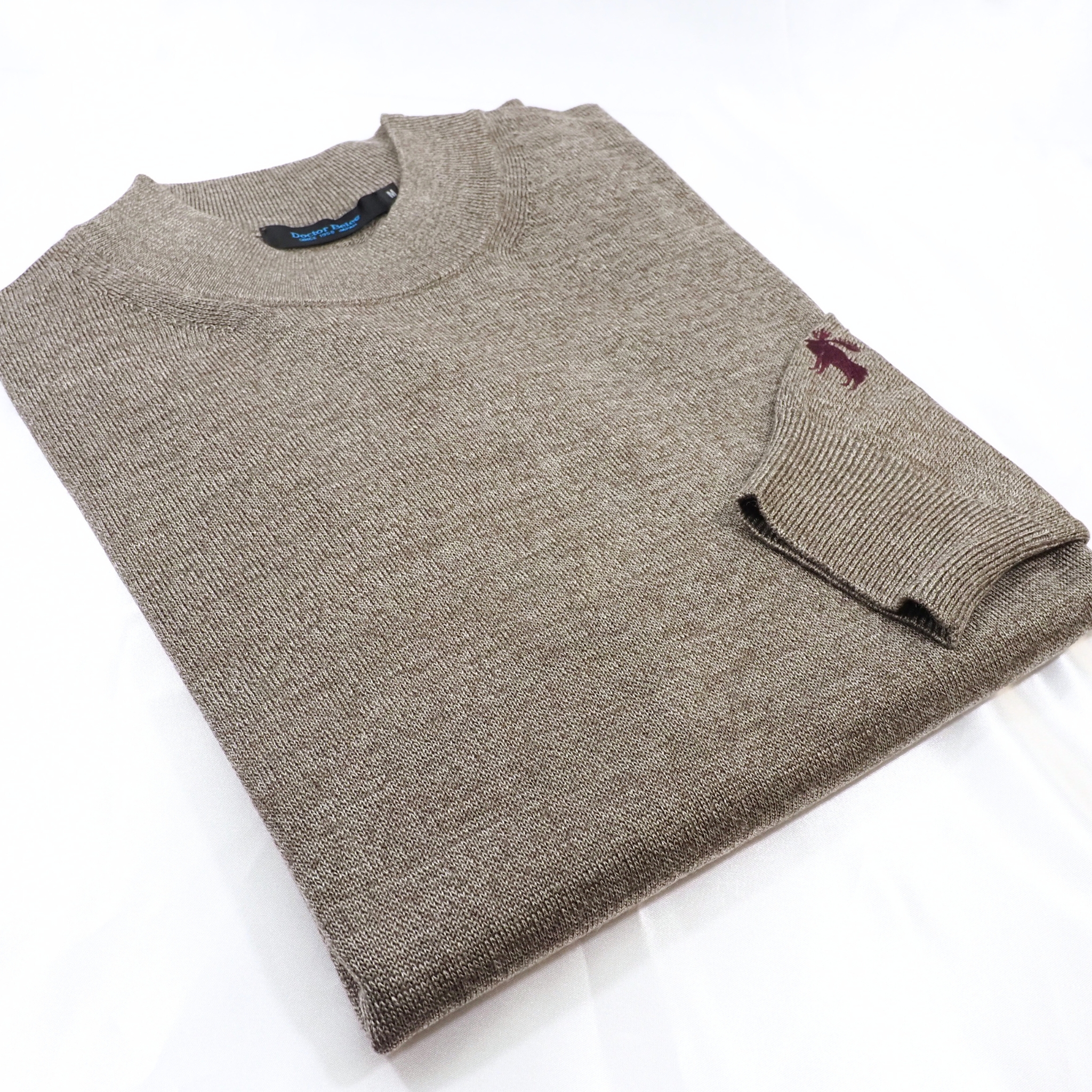 ヘラジカ刺繍 オリジナルモックネックニット｜ベージュ・M