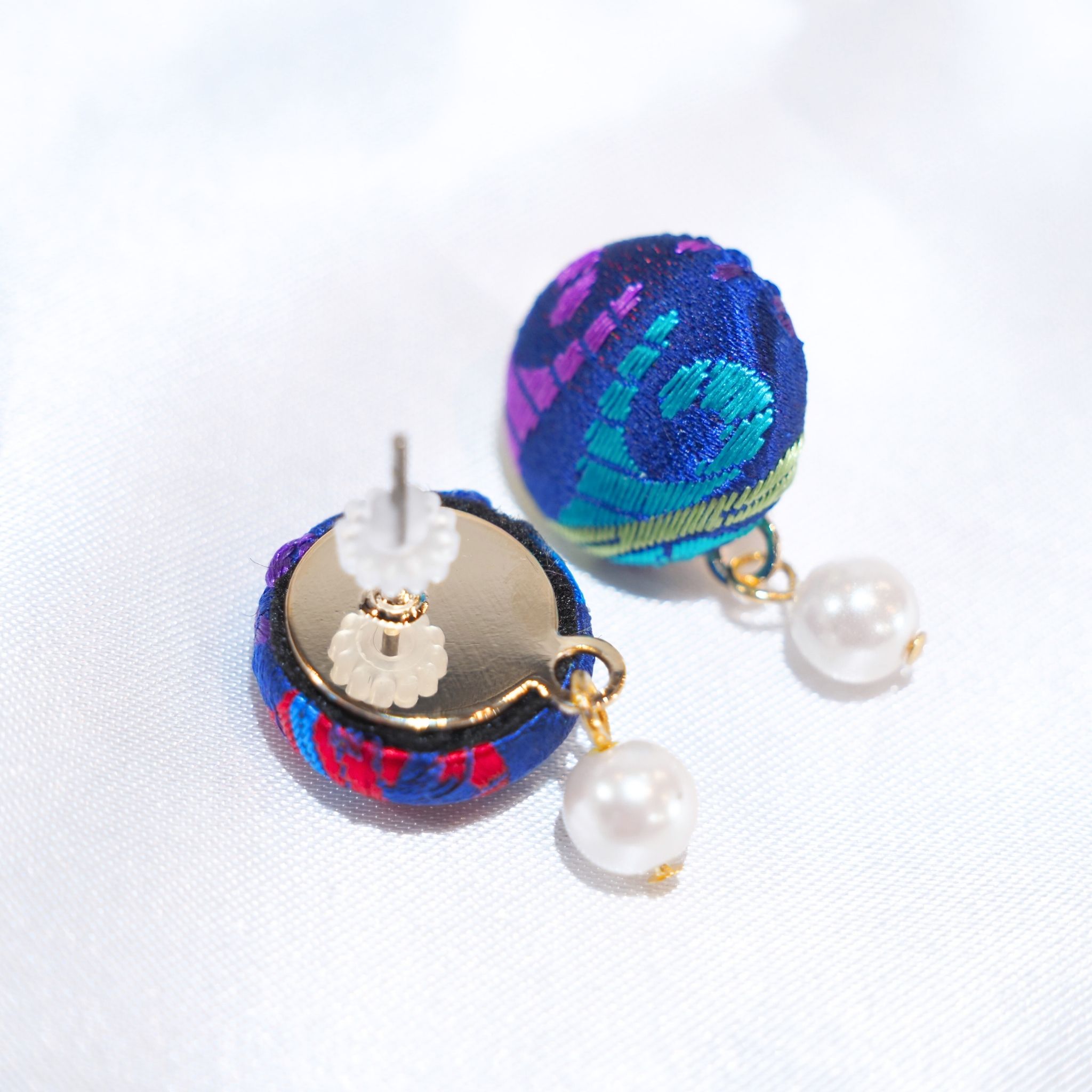 VANNERS SILK ピアス②