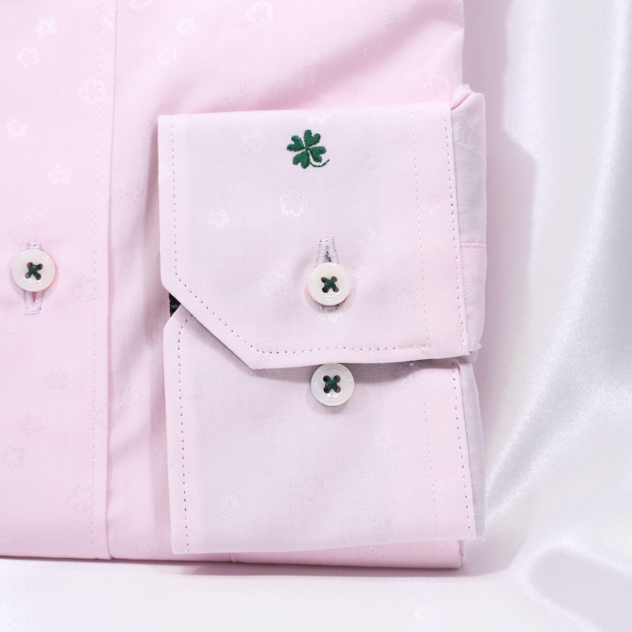 左カフスミニクローバー刺繍 長袖シャツ｜ピンク・L