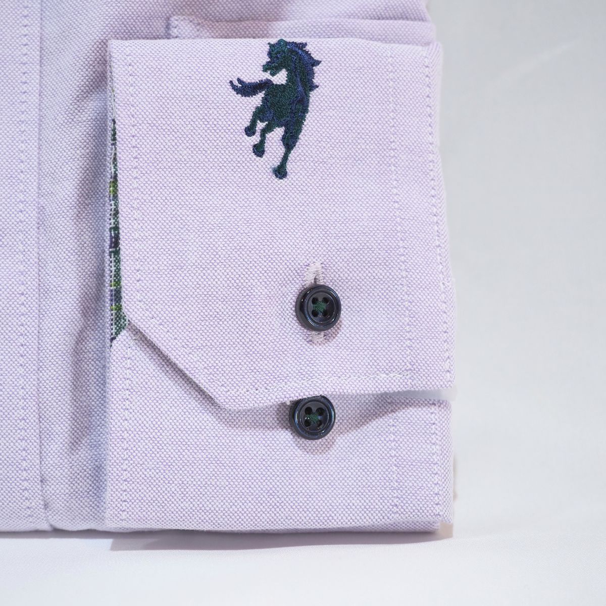 胸元ホース刺繍 長袖シャツ｜淡いラベンダー・S