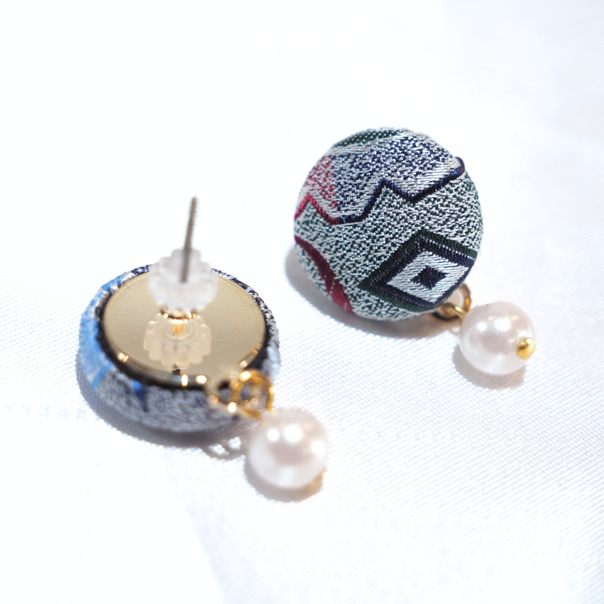 VANNERS SILK ピアス④