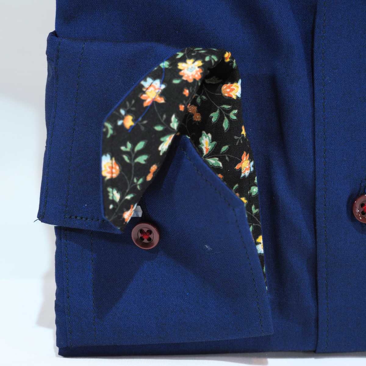 【長袖 M】胸元サックス刺繍シャツ