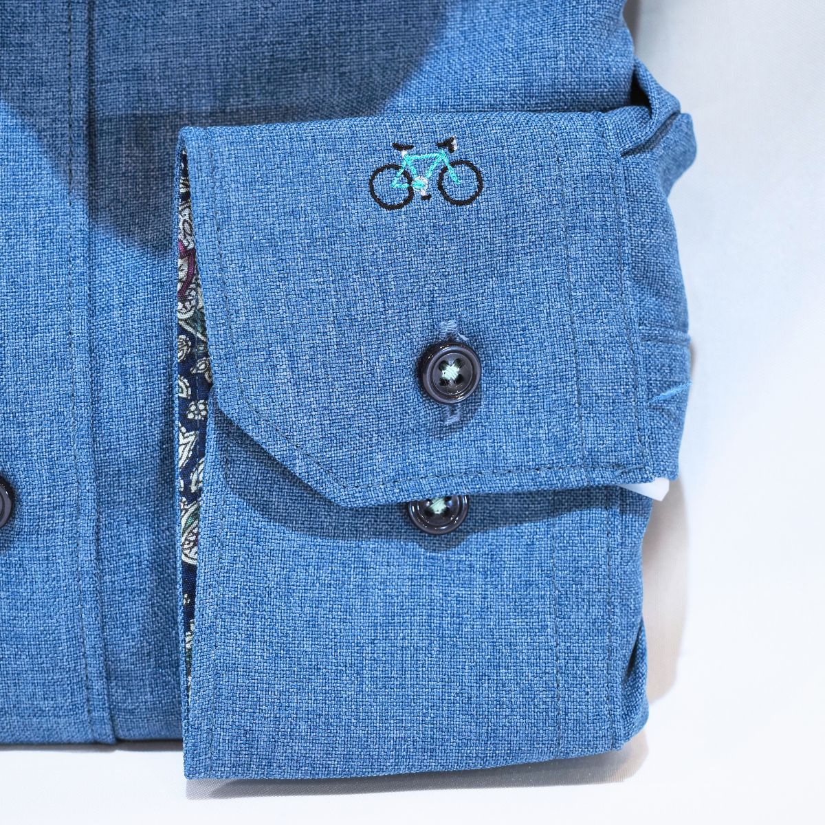 ノーアイロン メランジポリロードバイク刺繍 カジュアル長袖シャツ｜インディゴブルー・L