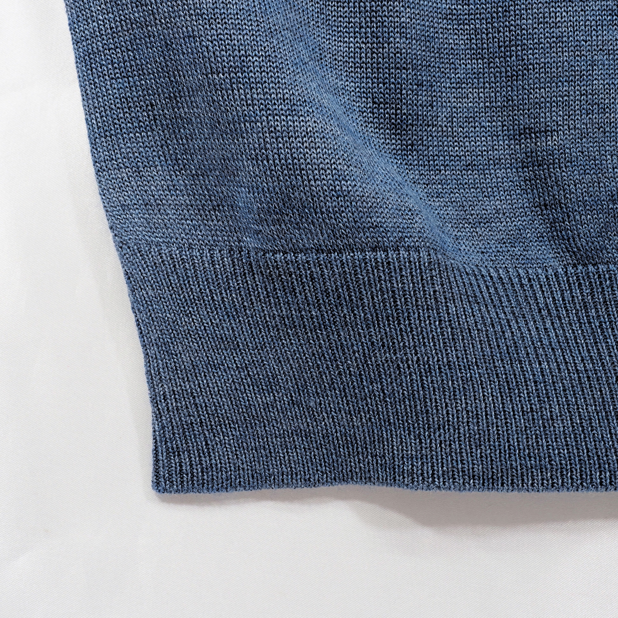 ヘラジカ刺繍 オリジナルモックネックニット｜ブルーグレー・L