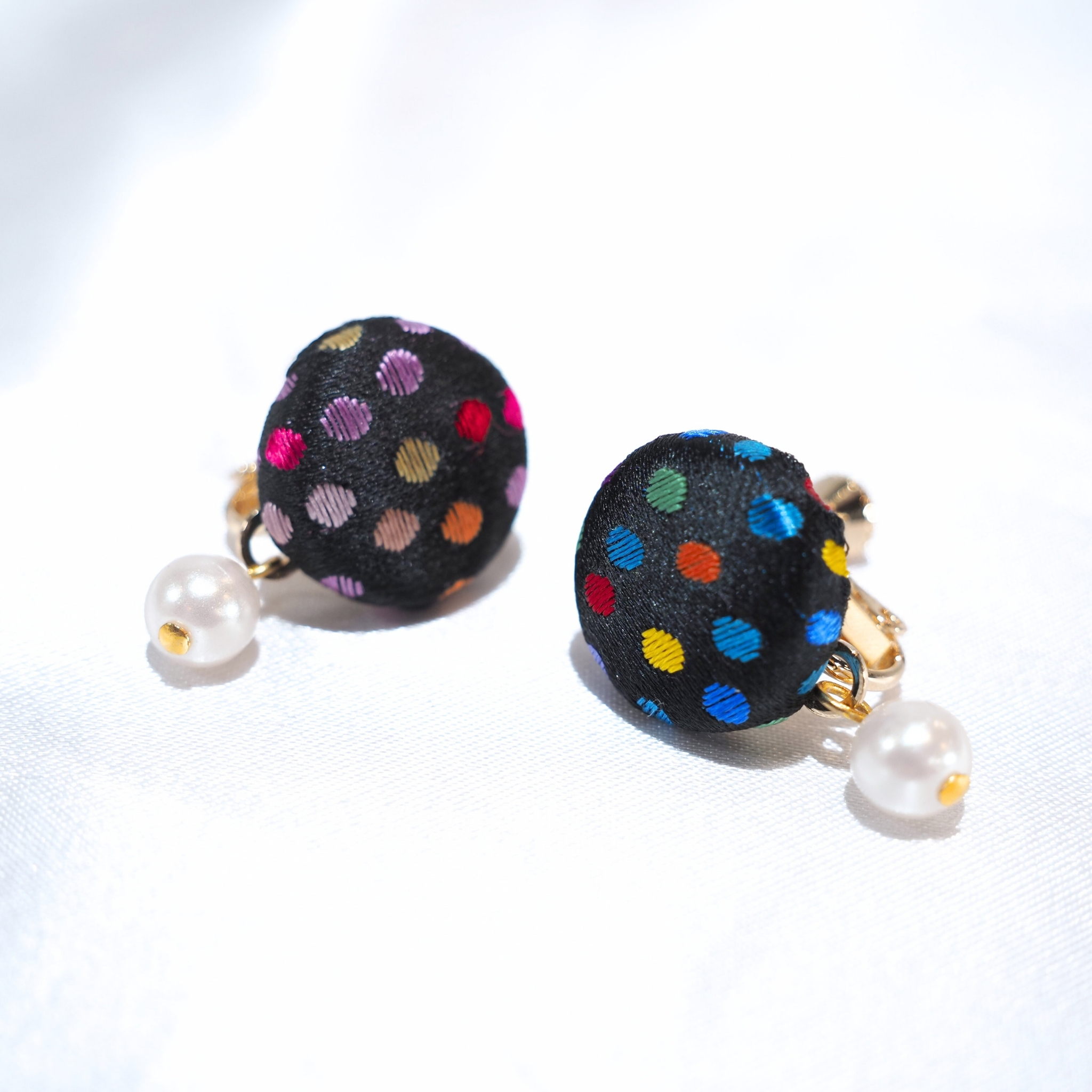 VANNERS SILK  イヤリング①