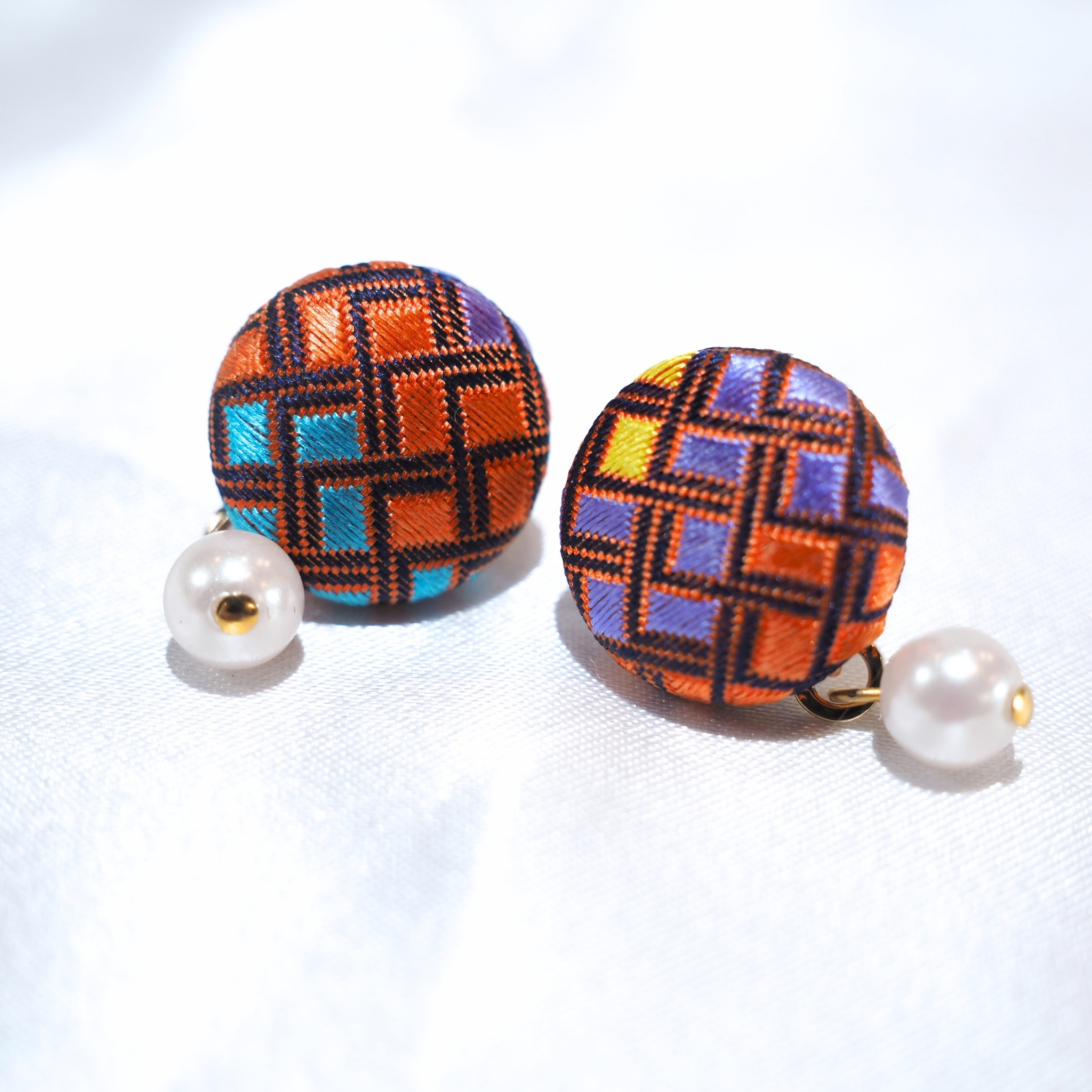 VANNERS SILK ピアス③