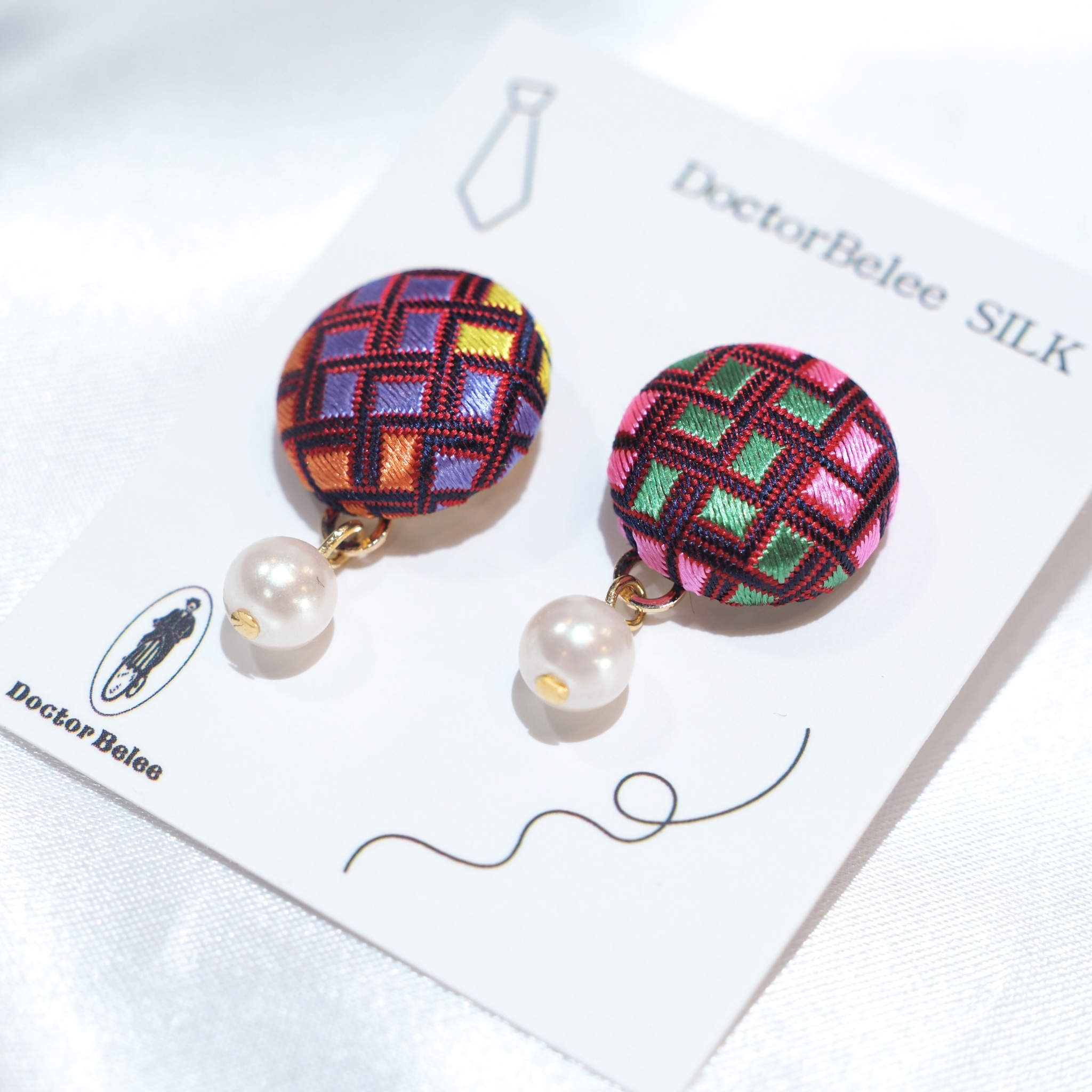 VANNERS SILK ピアス①