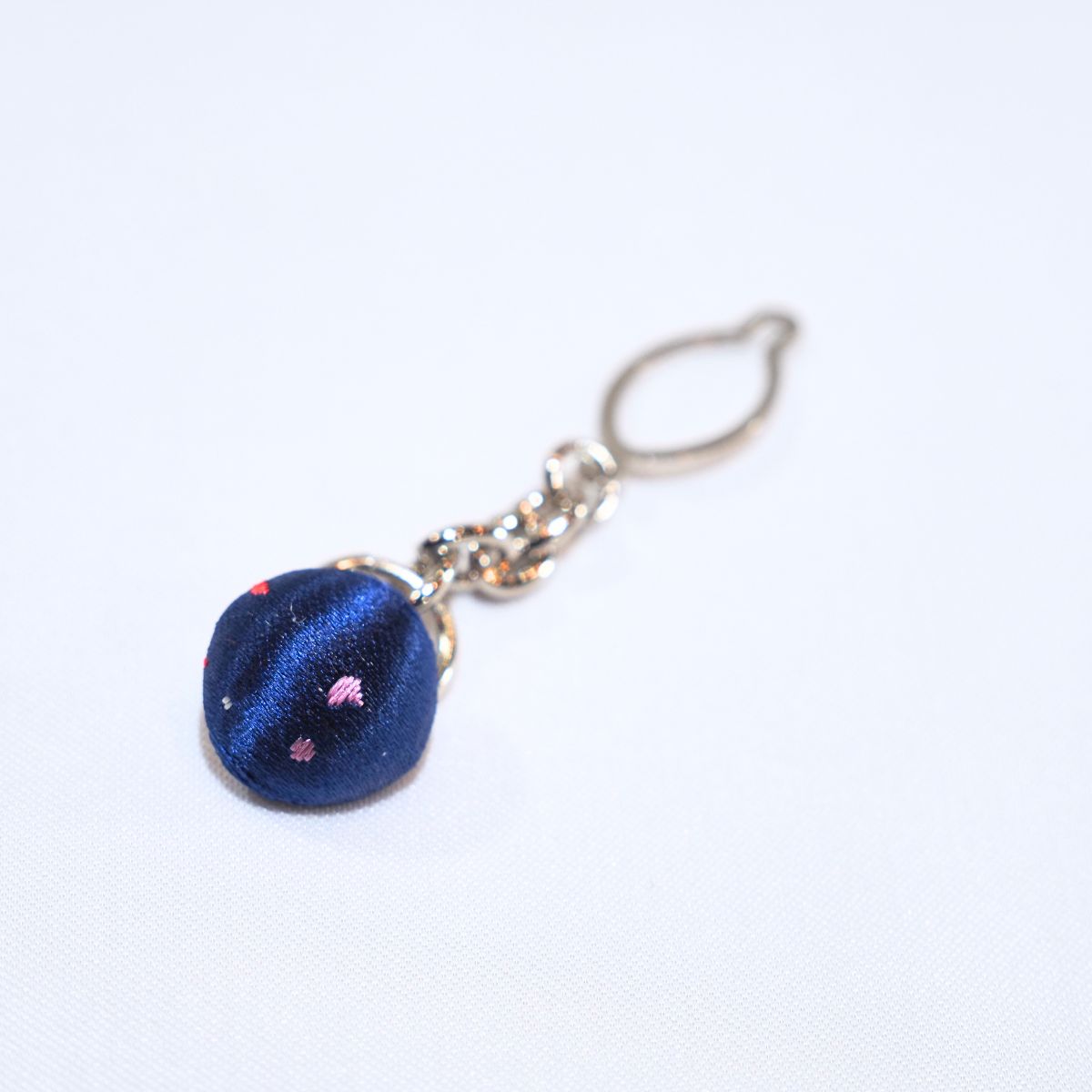 ルーズレスボタン