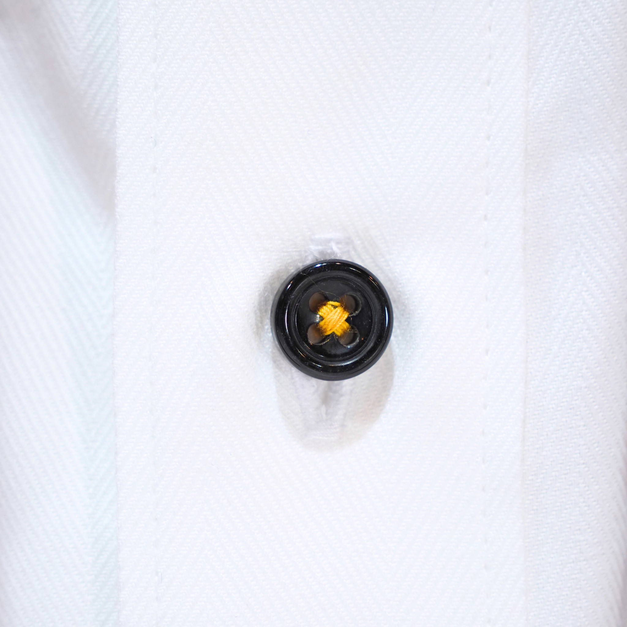 【Disney／ミッキー】刺繍ワイシャツ Mサイズ