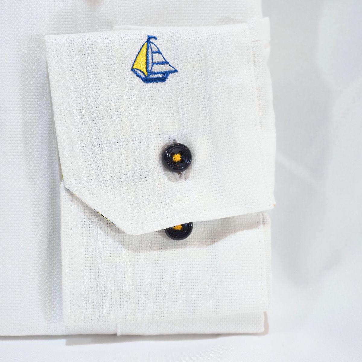 左カフスヨット刺繍シャツ｜白・M