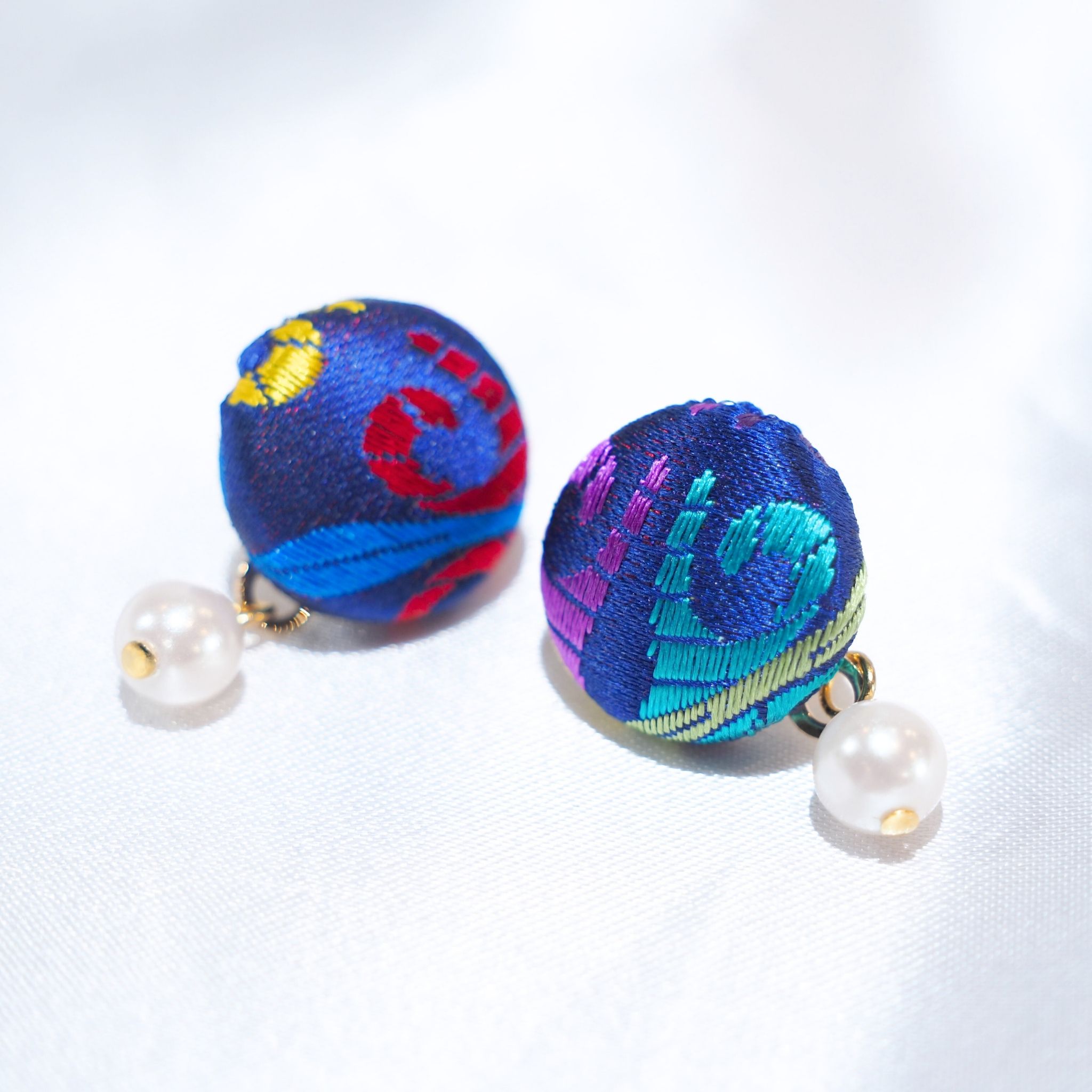 VANNERS SILK ピアス②