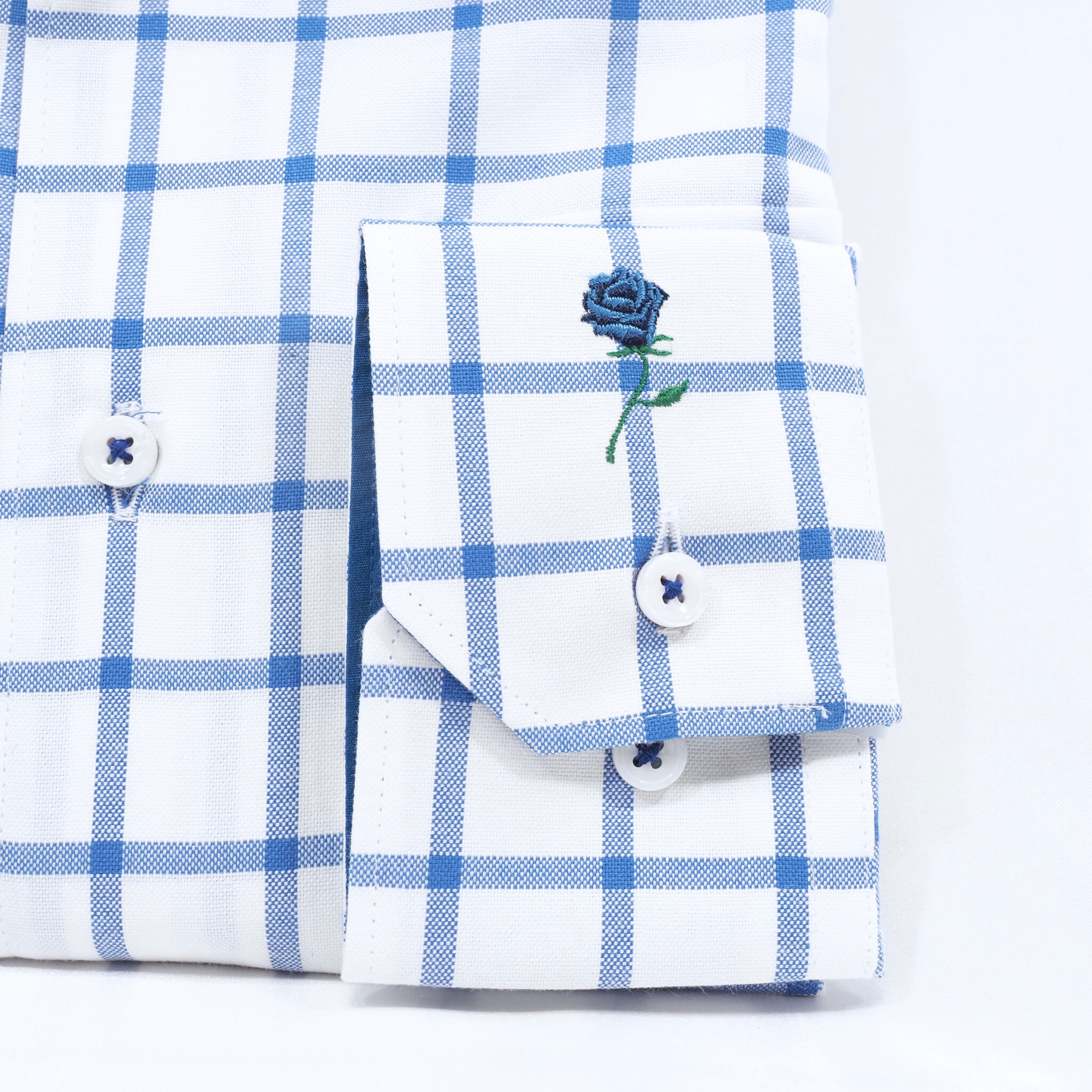左カフス一輪バラ刺繍 長袖シャツ｜ホワイト×ブルー・M