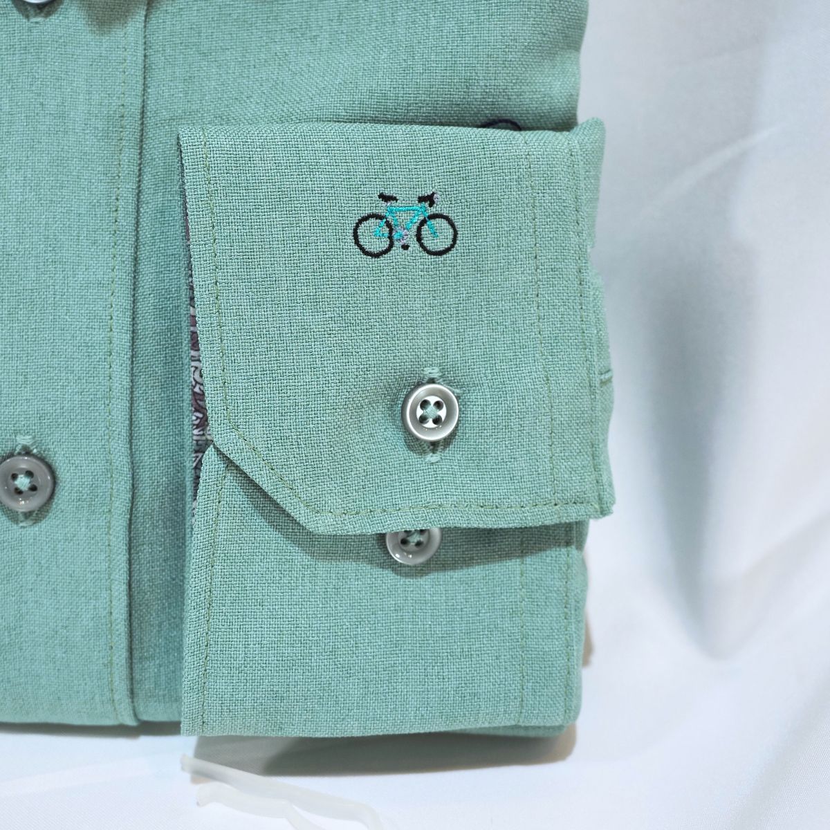 ノーアイロン メランジポリロードバイク刺繍 カジュアル長袖シャツ｜セラドン・M