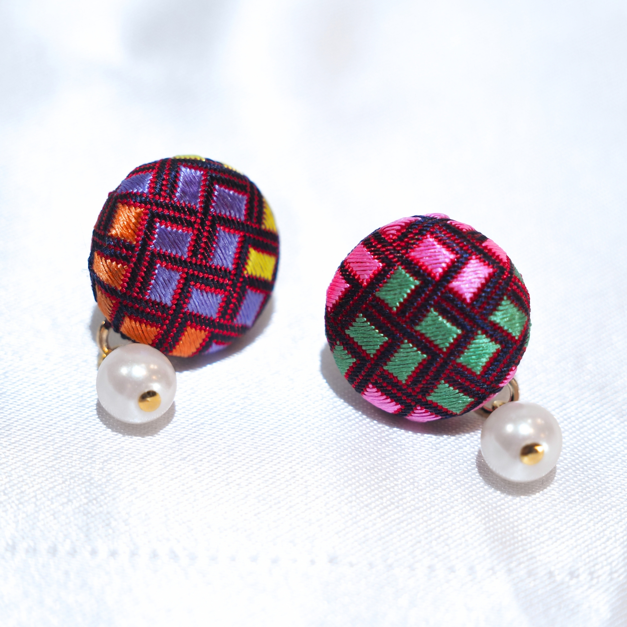 VANNERS SILK ピアス①