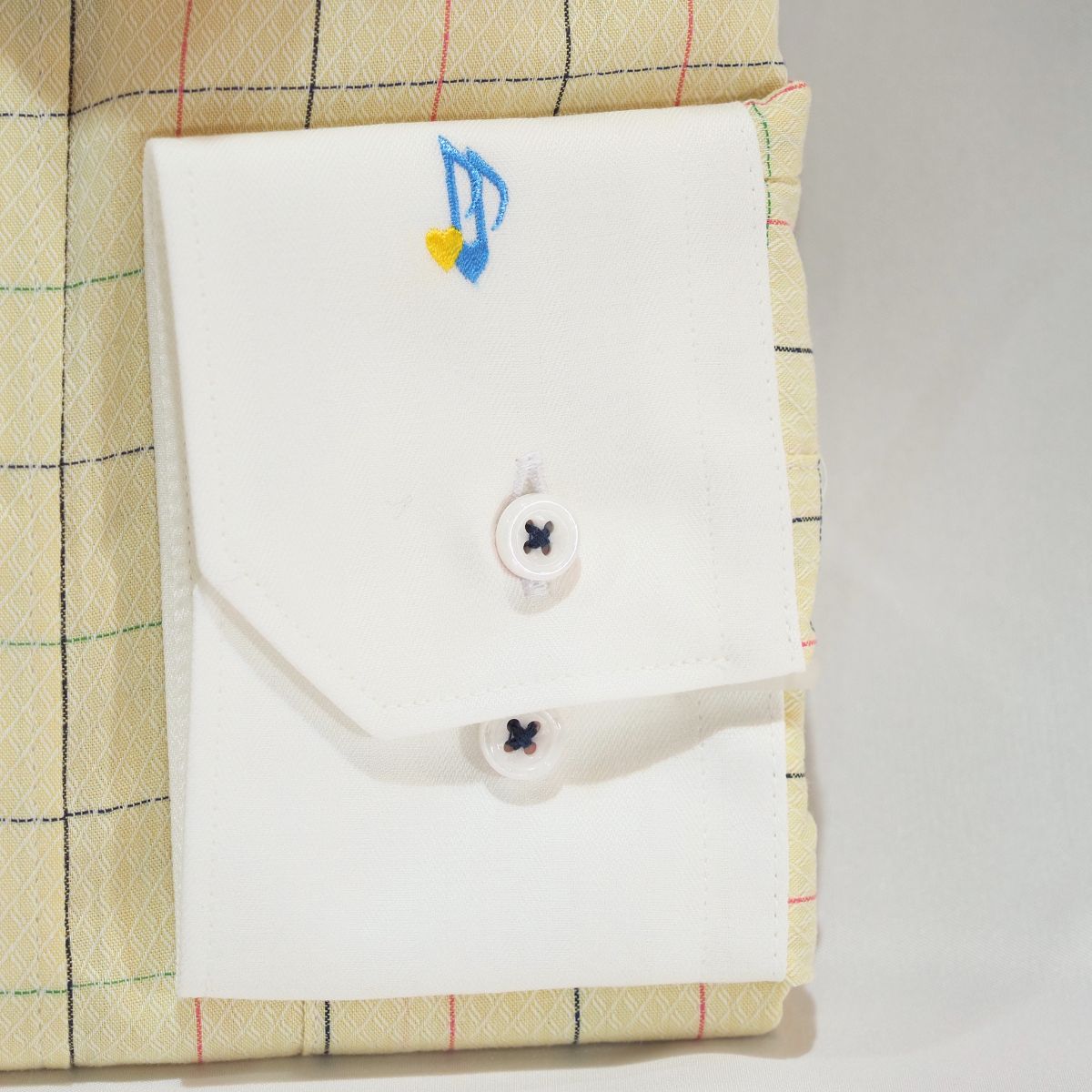 左カフス音符刺繍 長袖シャツ｜淡いイエロー・L