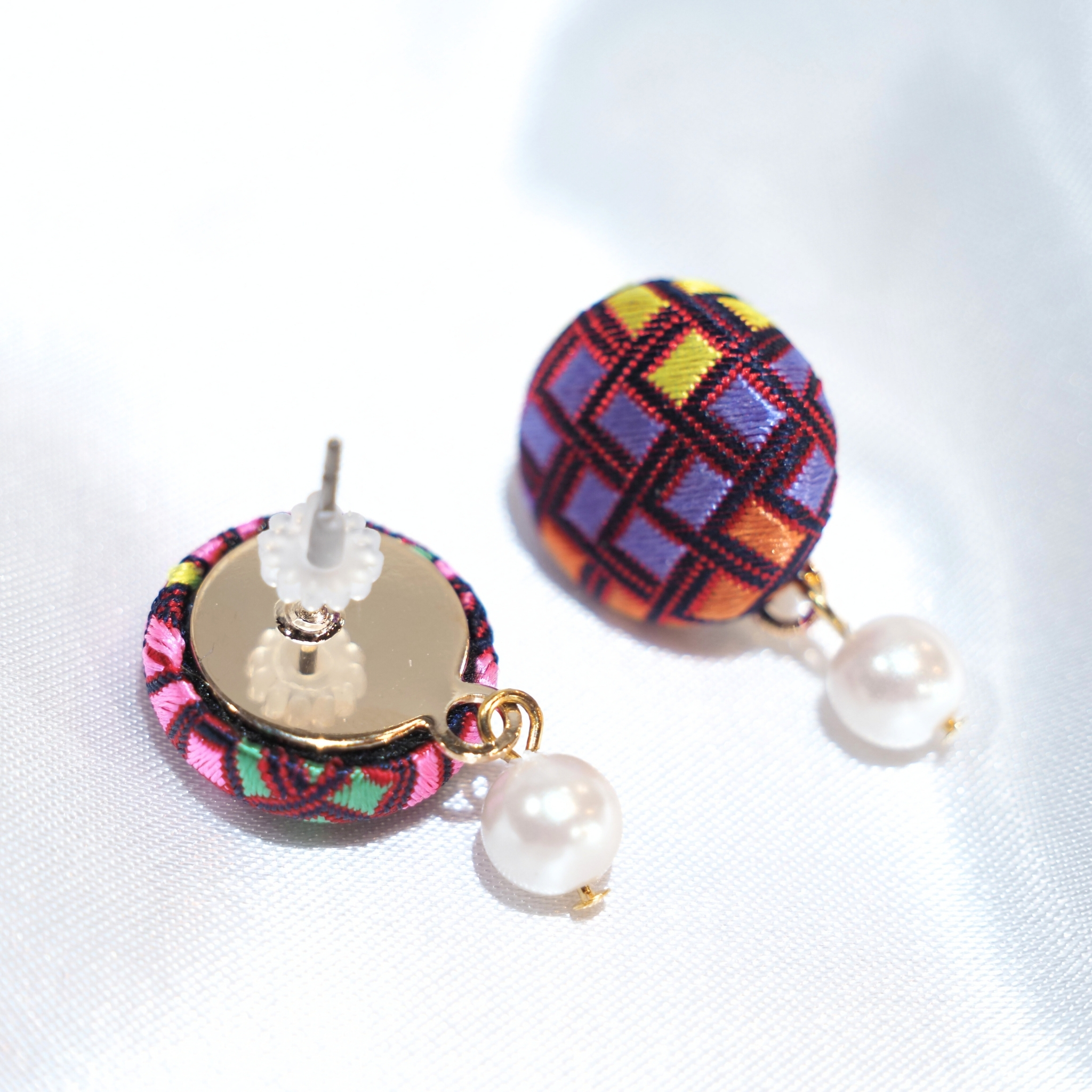 VANNERS SILK ピアス①