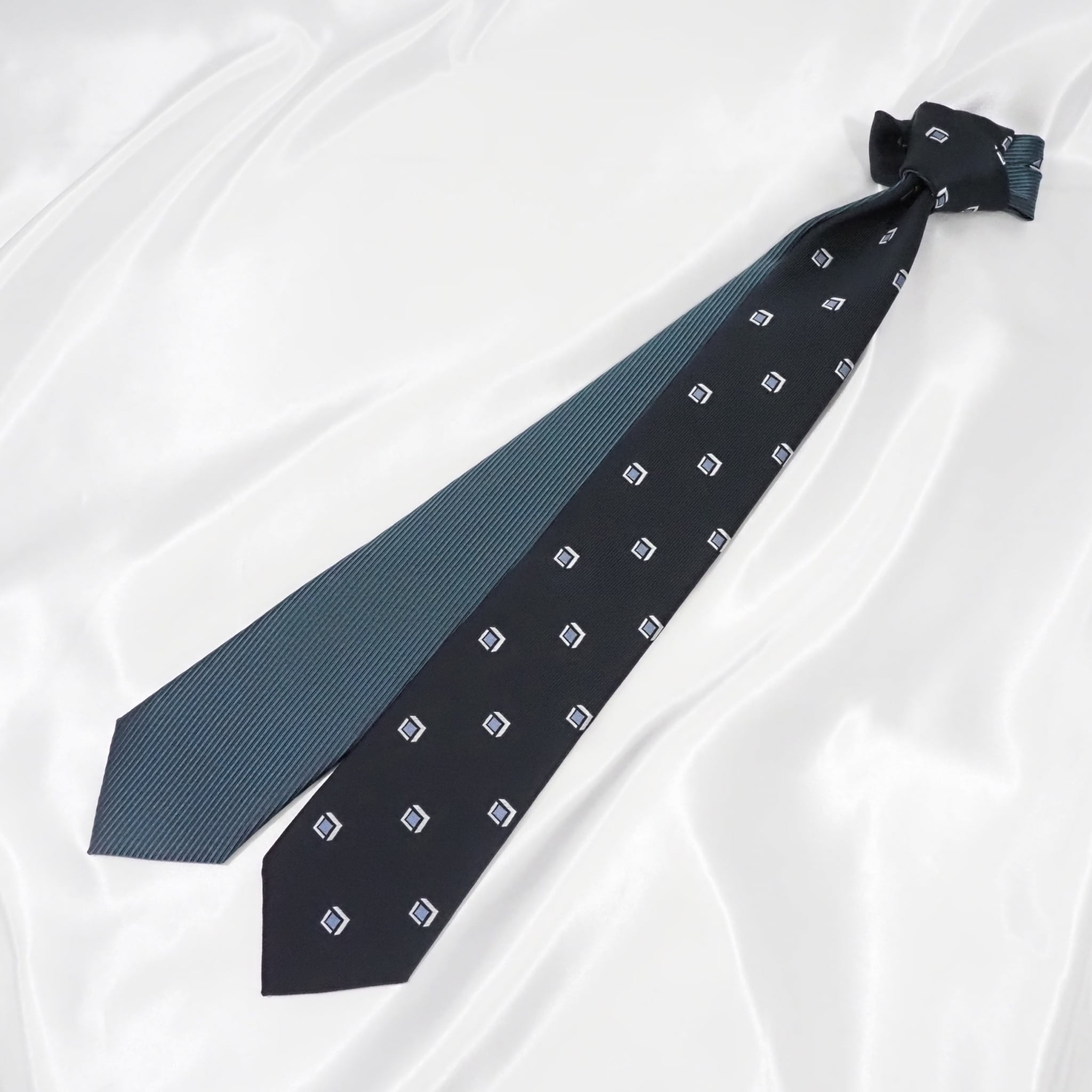 ツインフェースタイ