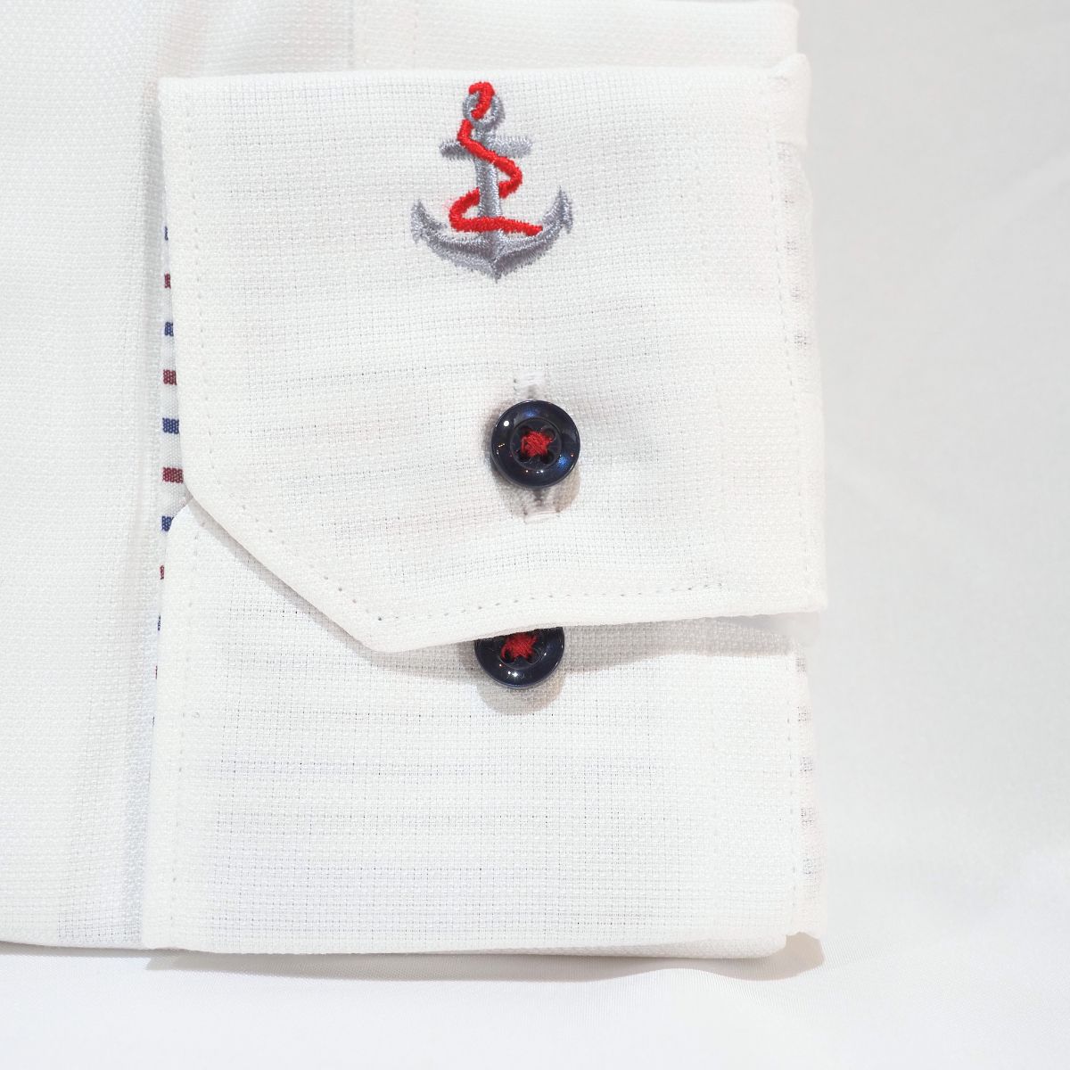 左カフスイカリ刺繍 長袖シャツ｜白・S