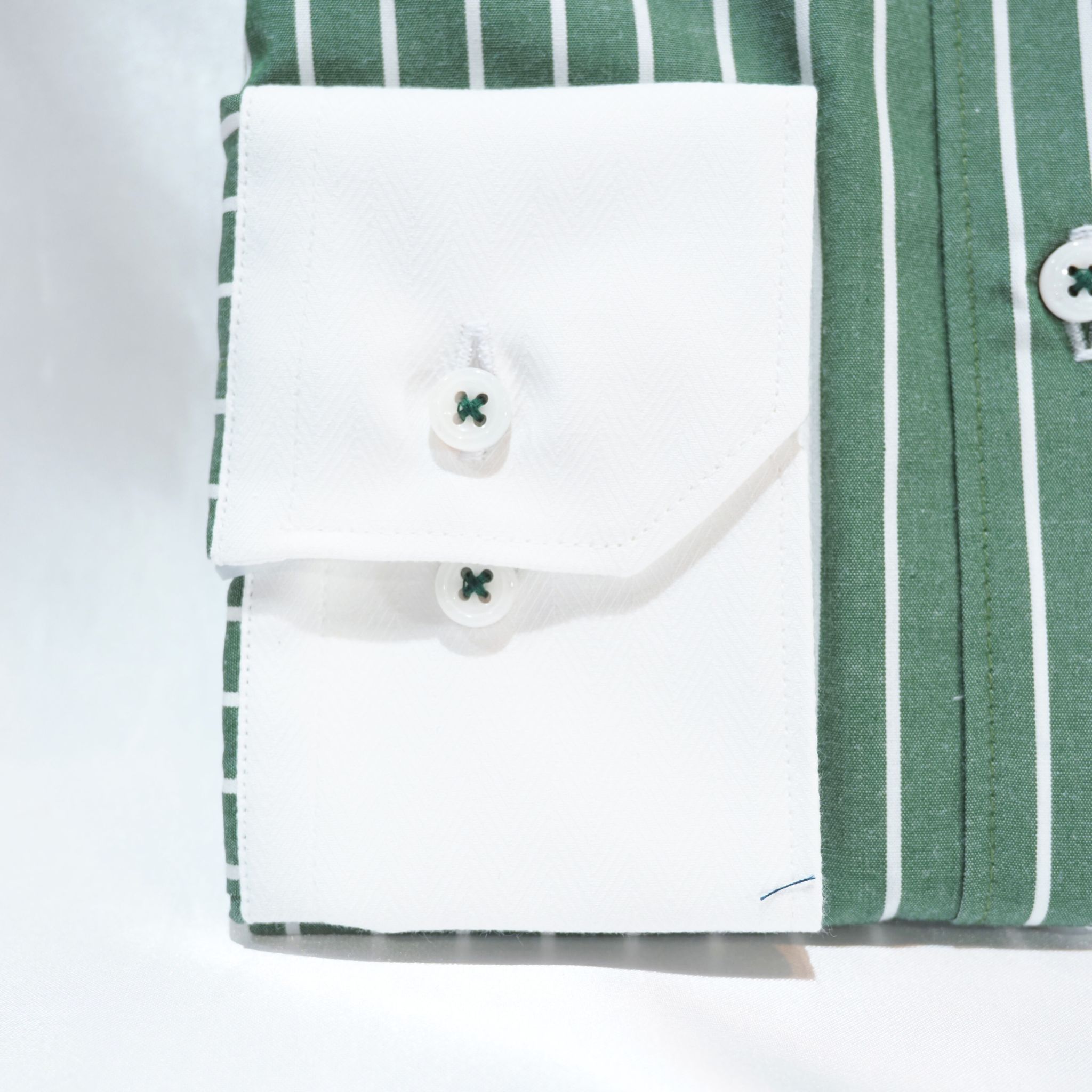 左カフスフラワー刺繍 長袖シャツ｜グリーン・LL