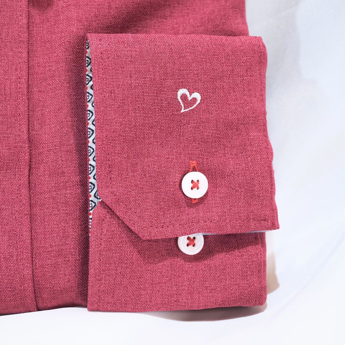ノーアイロン メランジポリミニハート刺繍 カジュアル長袖シャツ｜ローズレッド・M
