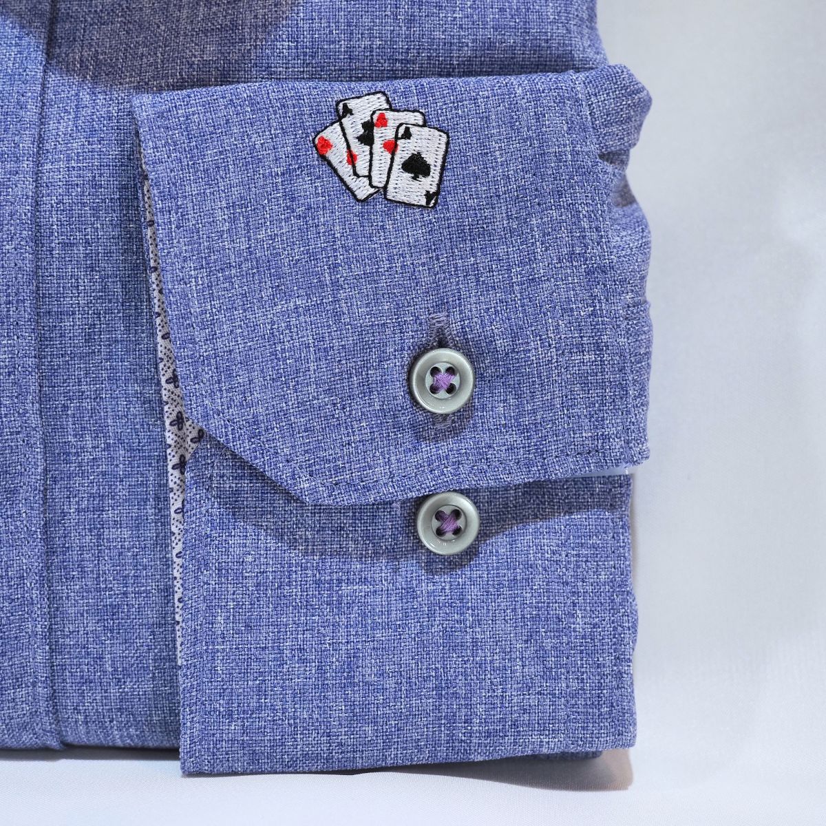 ノーアイロン メランジポリトランプ刺繍 カジュアル長袖シャツ｜ブルーラベンダー・M