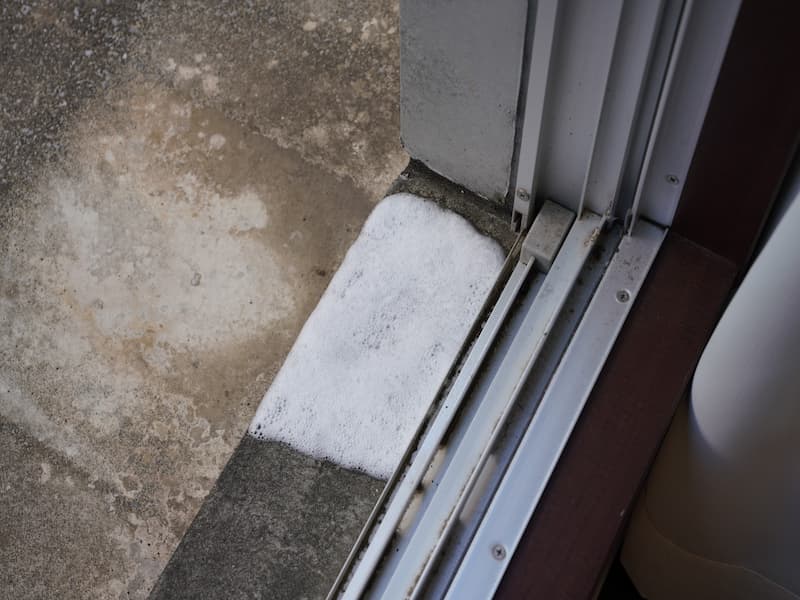 ベランダの黒ずみ