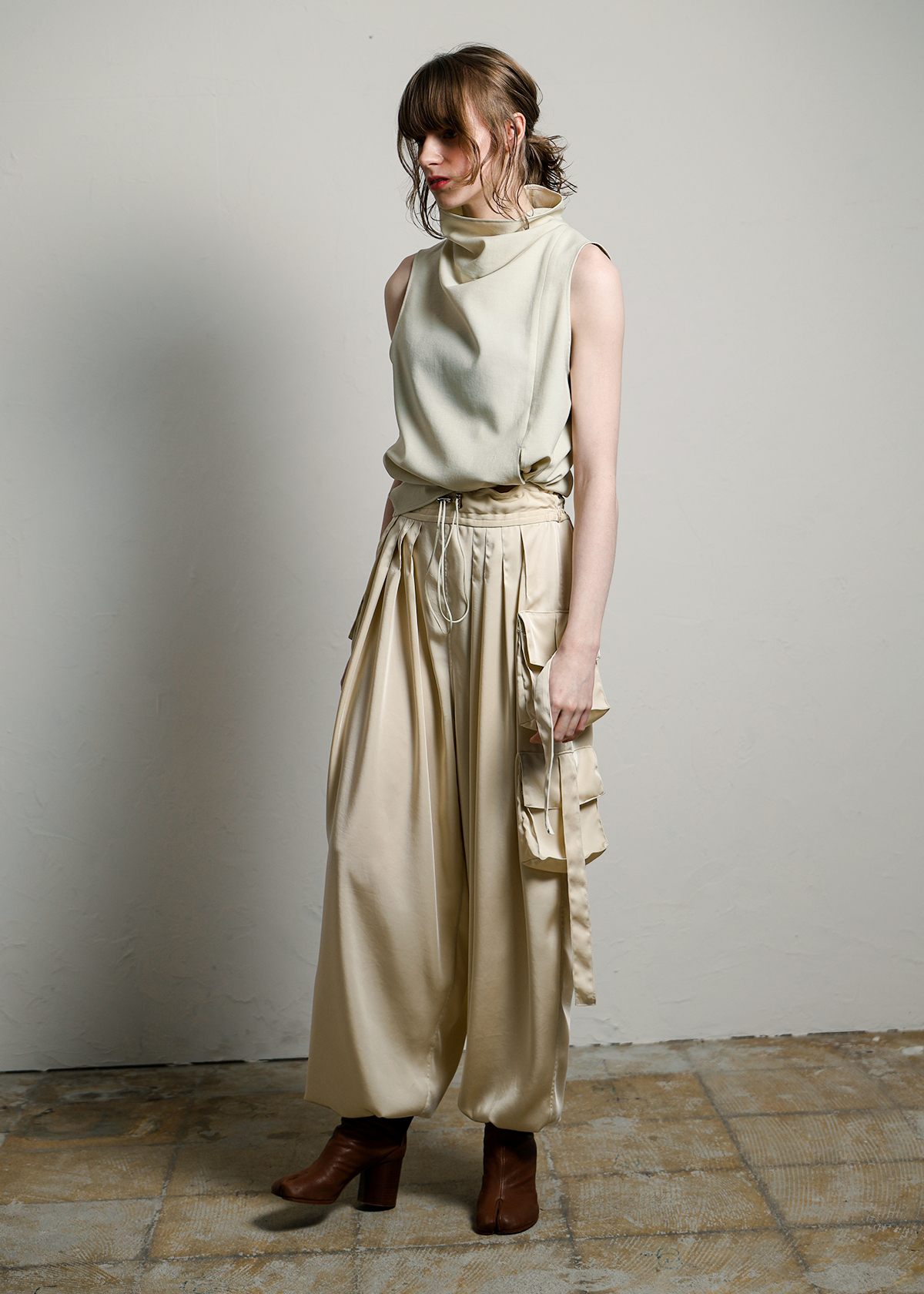 Vintage Satin Stretch Cargo Pants サイズ: F, カラー: ベージュ