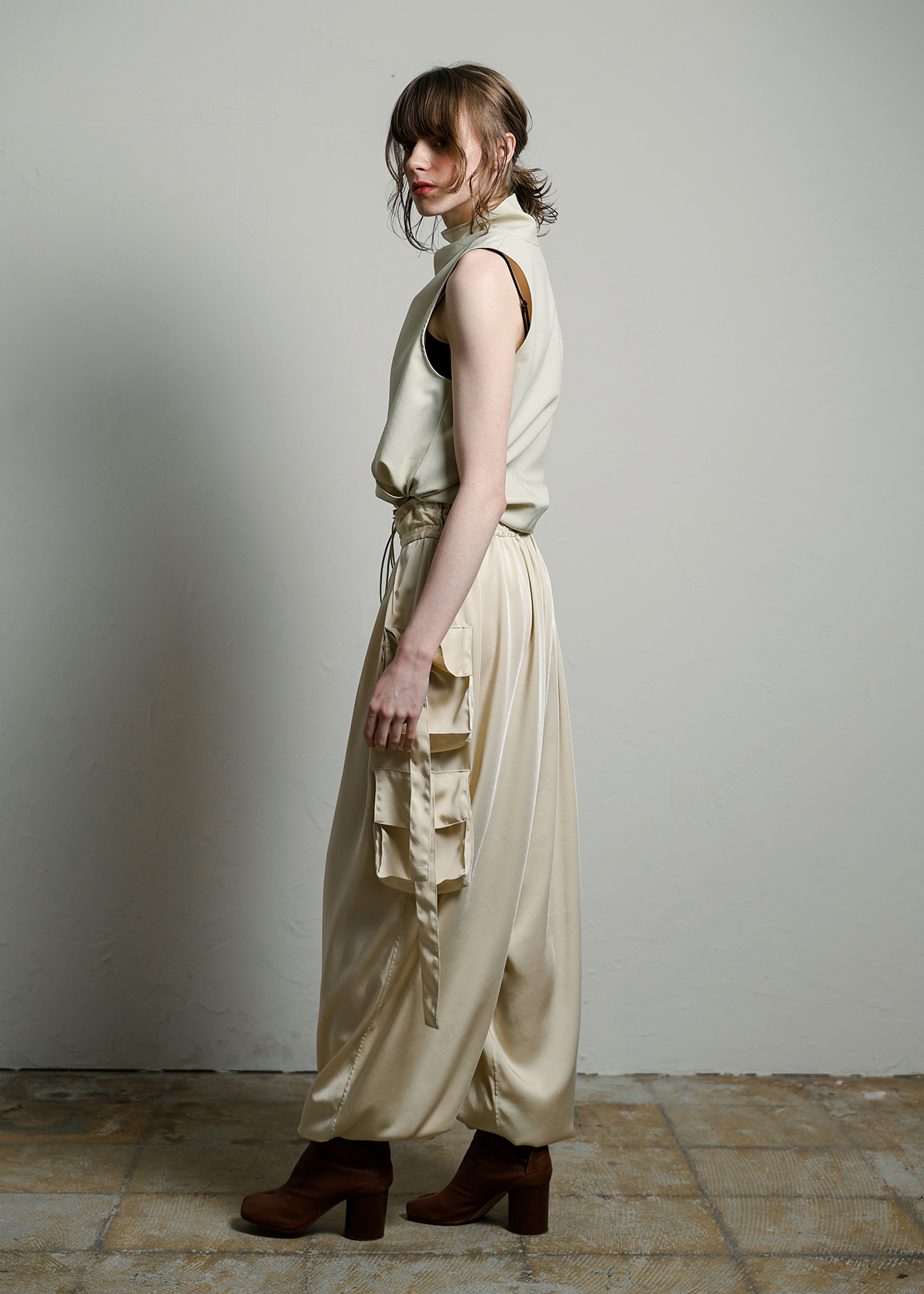 Vintage Satin Stretch Cargo Pants サイズ: F, カラー: ベージュ