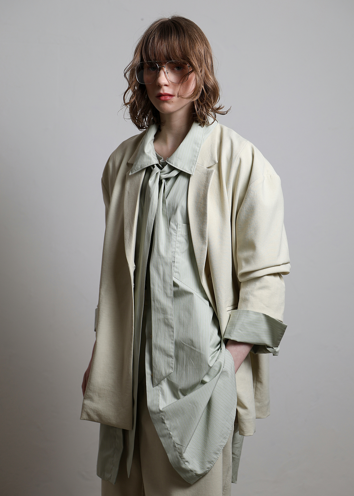 Matte Stretch Light Jacket サイズ: F, カラー: ベージュ