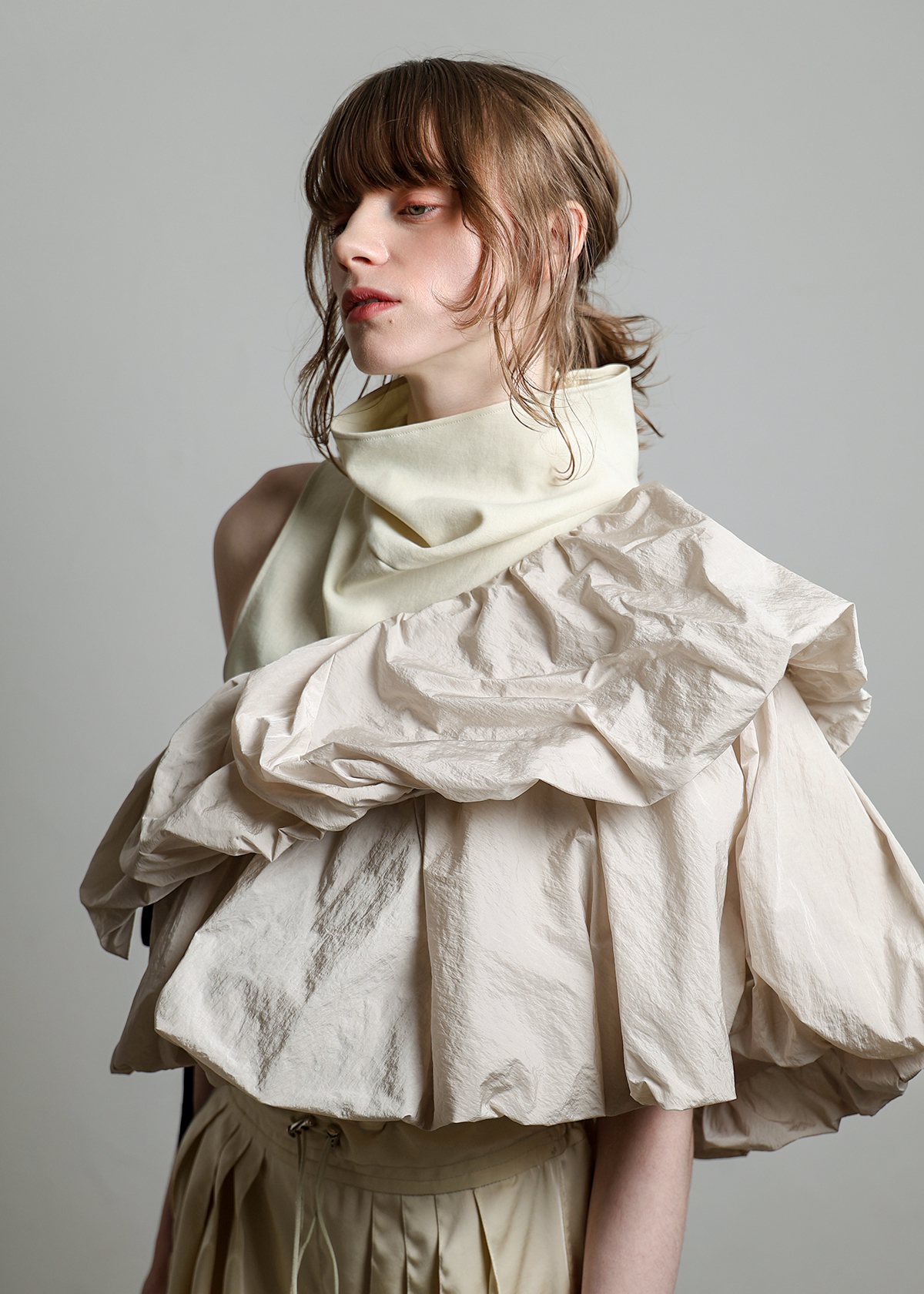 Matte Stretch High Neck NS Shirts サイズ: F, カラー: ベージュ