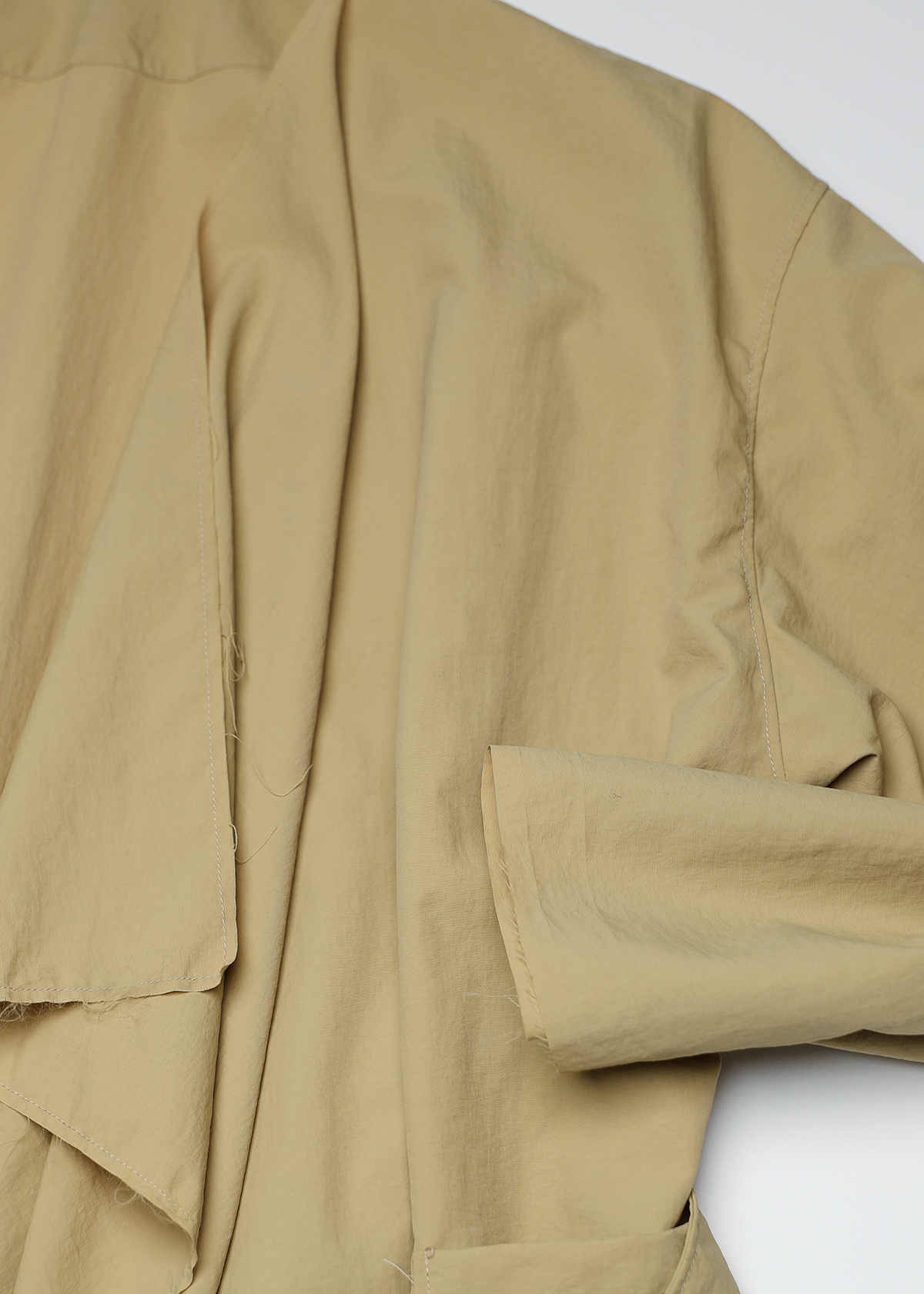 Water Repellent Nylon Atelier Coat サイズ: F, カラー: カーキ