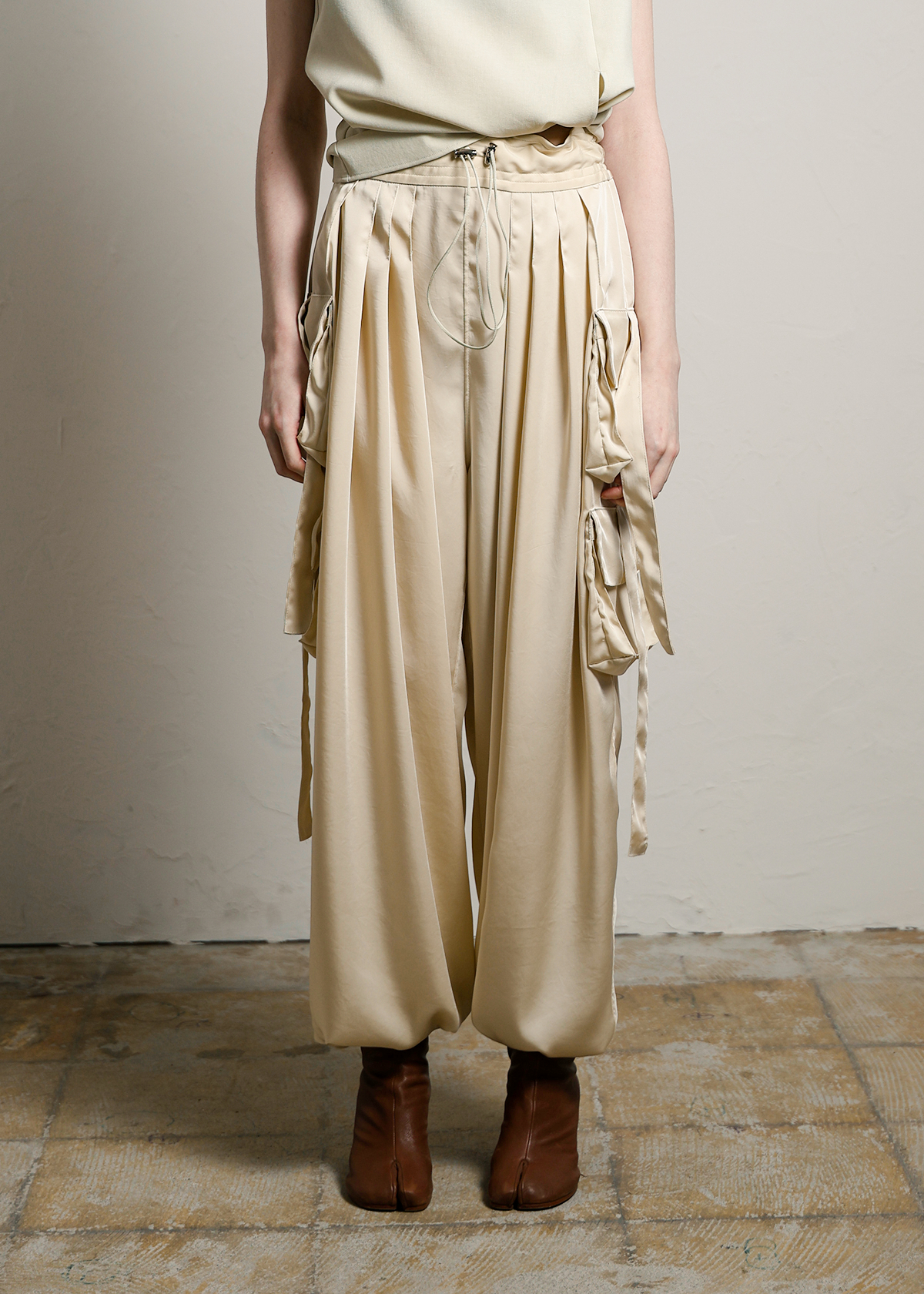 Vintage Satin Stretch Cargo Pants サイズ: F, カラー: ベージュ