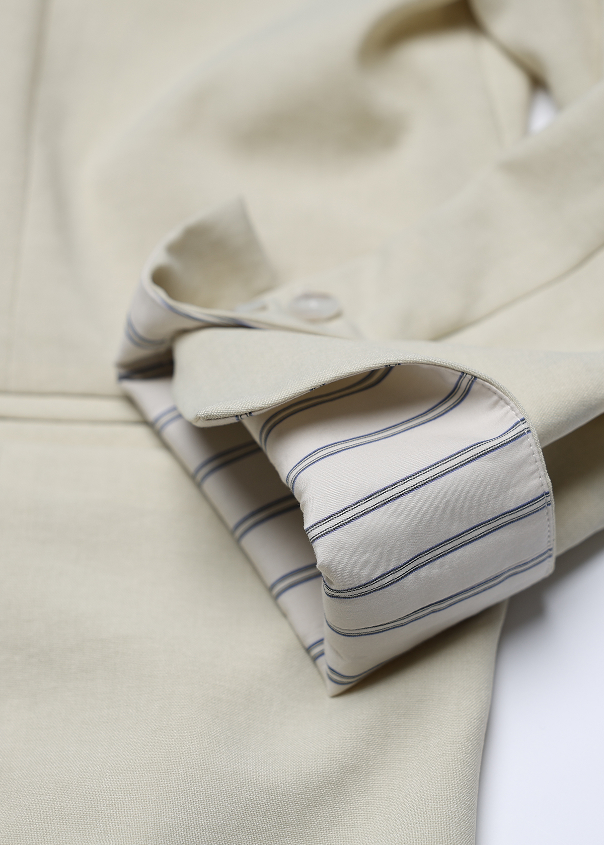 Matte Stretch Light Jacket サイズ: F, カラー: ベージュ