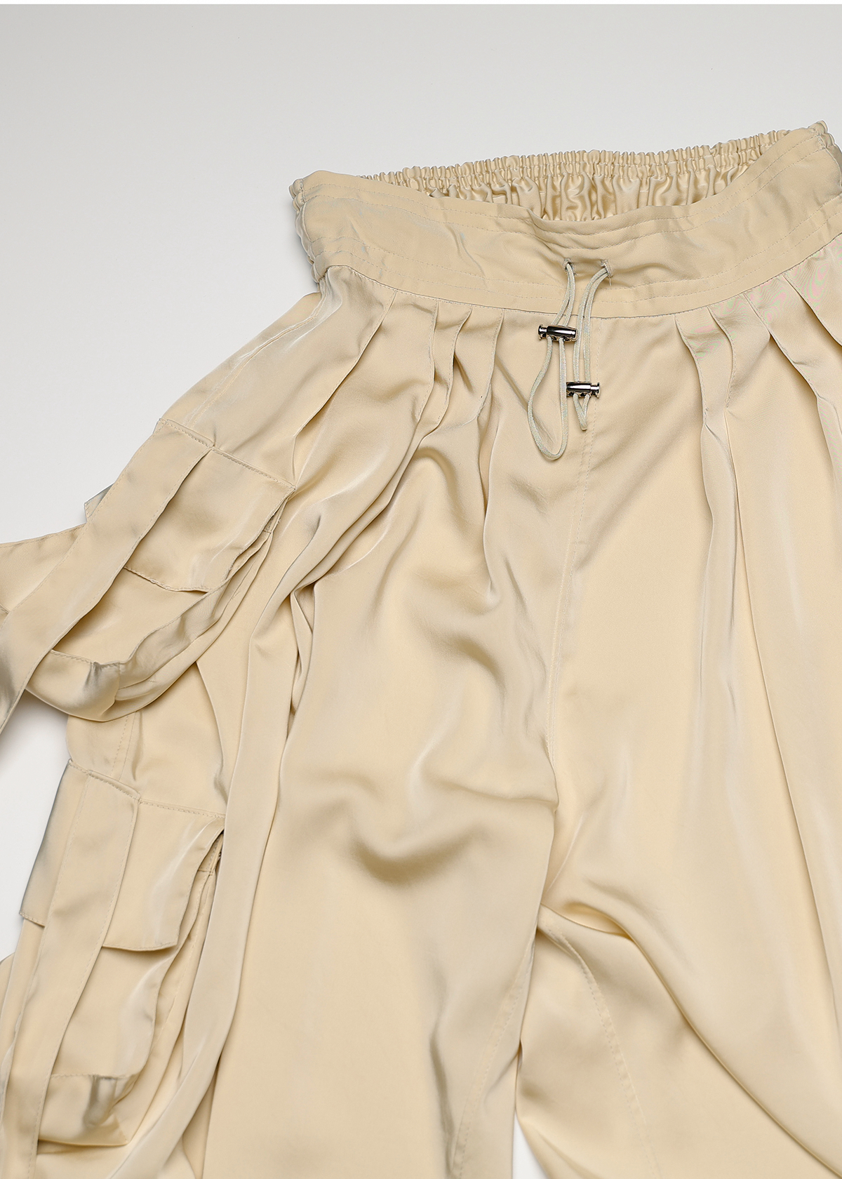 Vintage Satin Stretch Cargo Pants サイズ: F, カラー: ベージュ