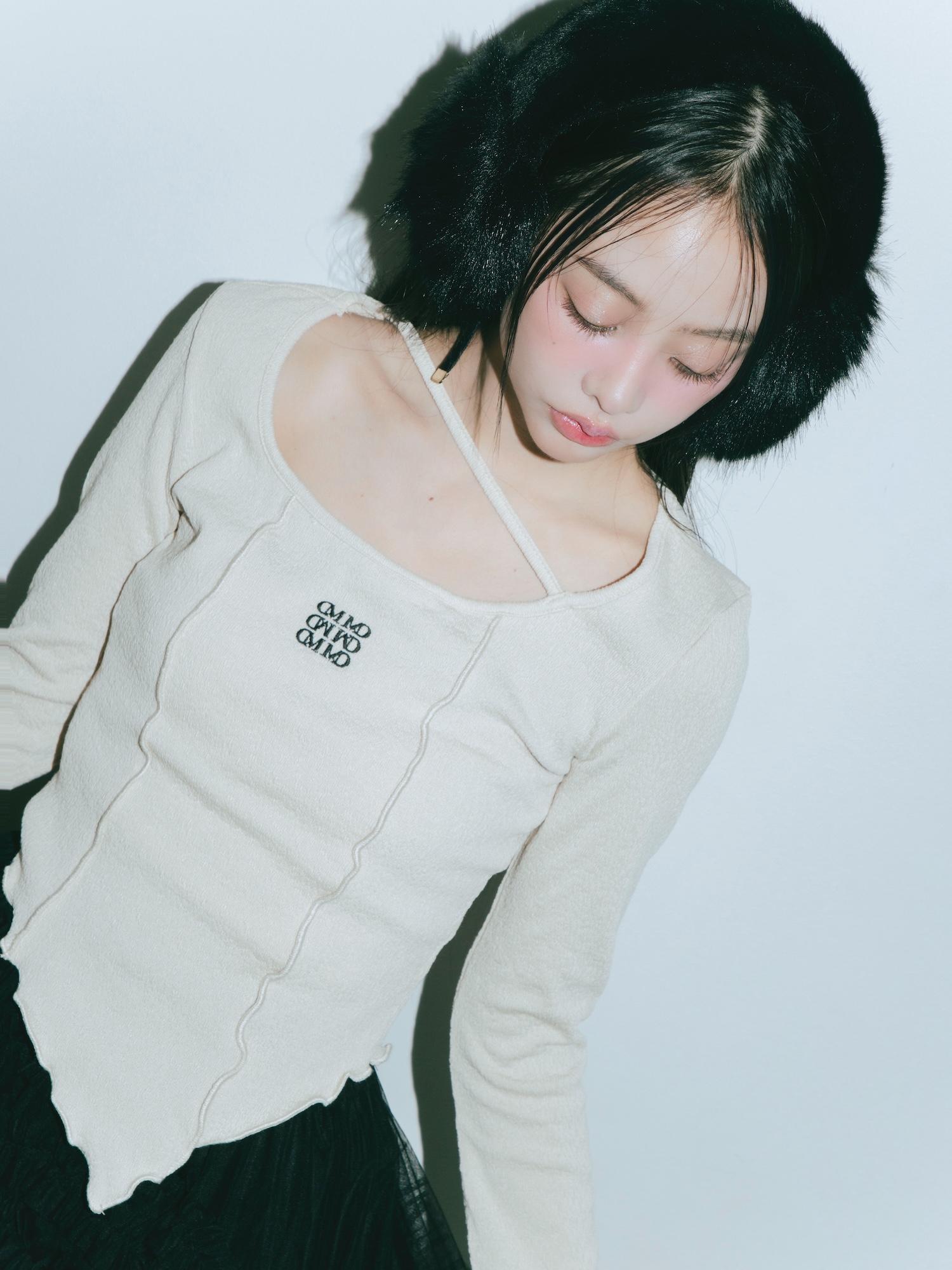 Asymmetry Hem Line Logo Tops