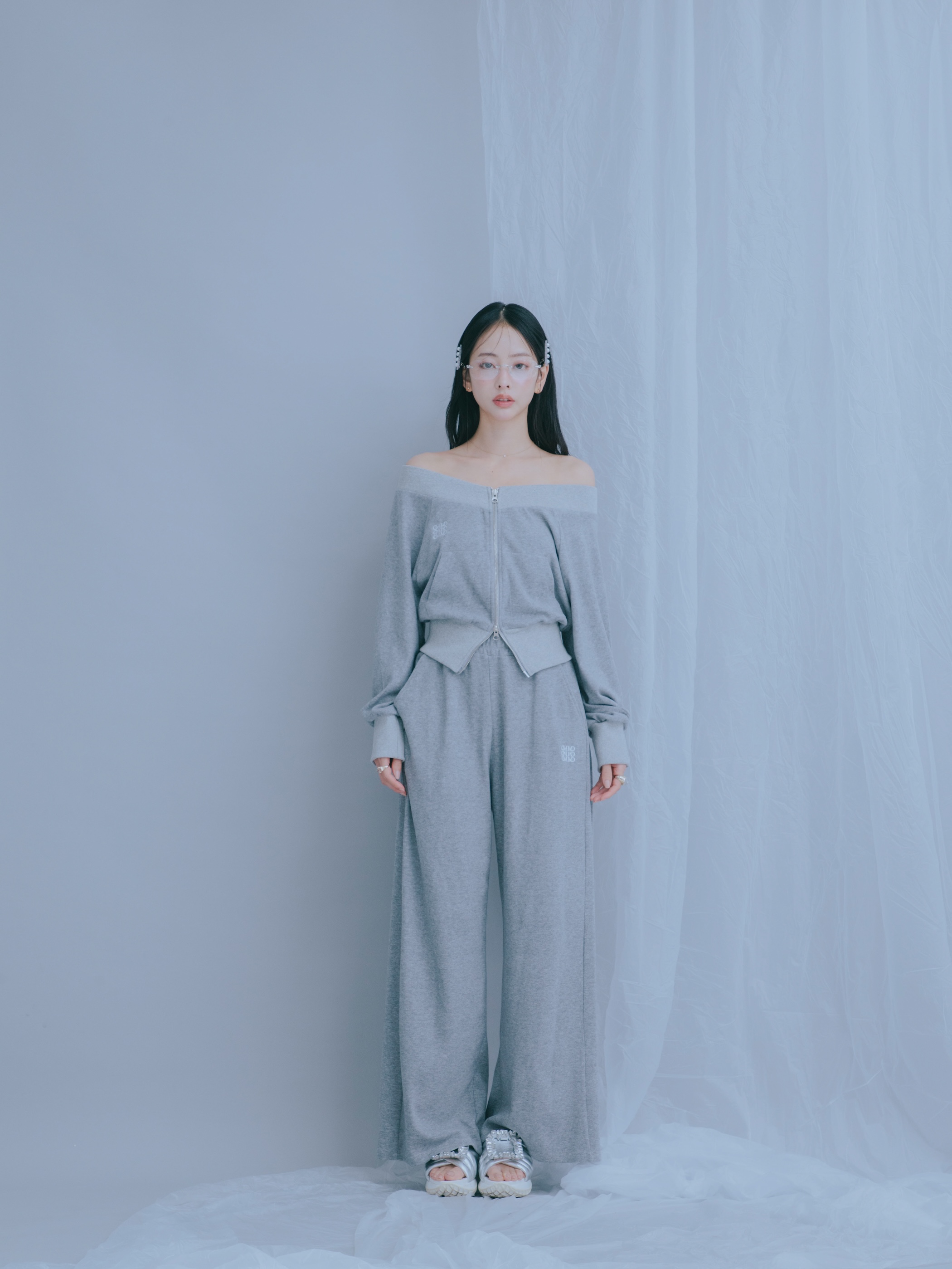 Off Shoulder Logo Set up
