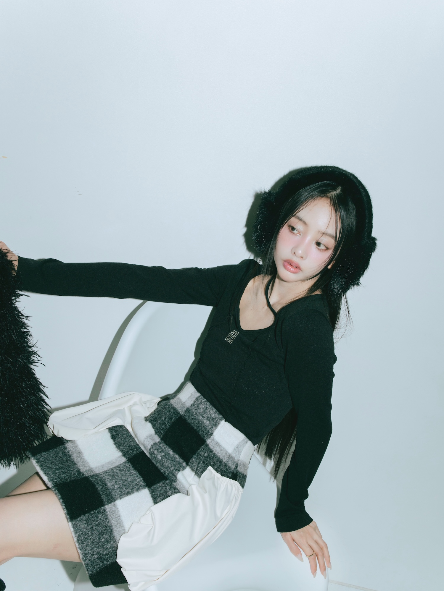 Asymmetry Hem Line Logo Tops