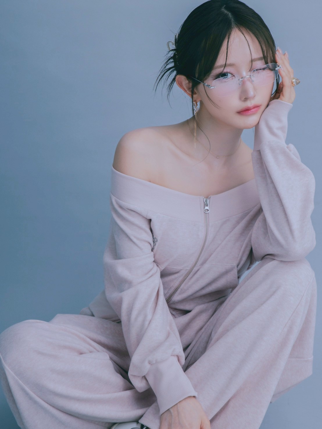 Off Shoulder Logo Set up