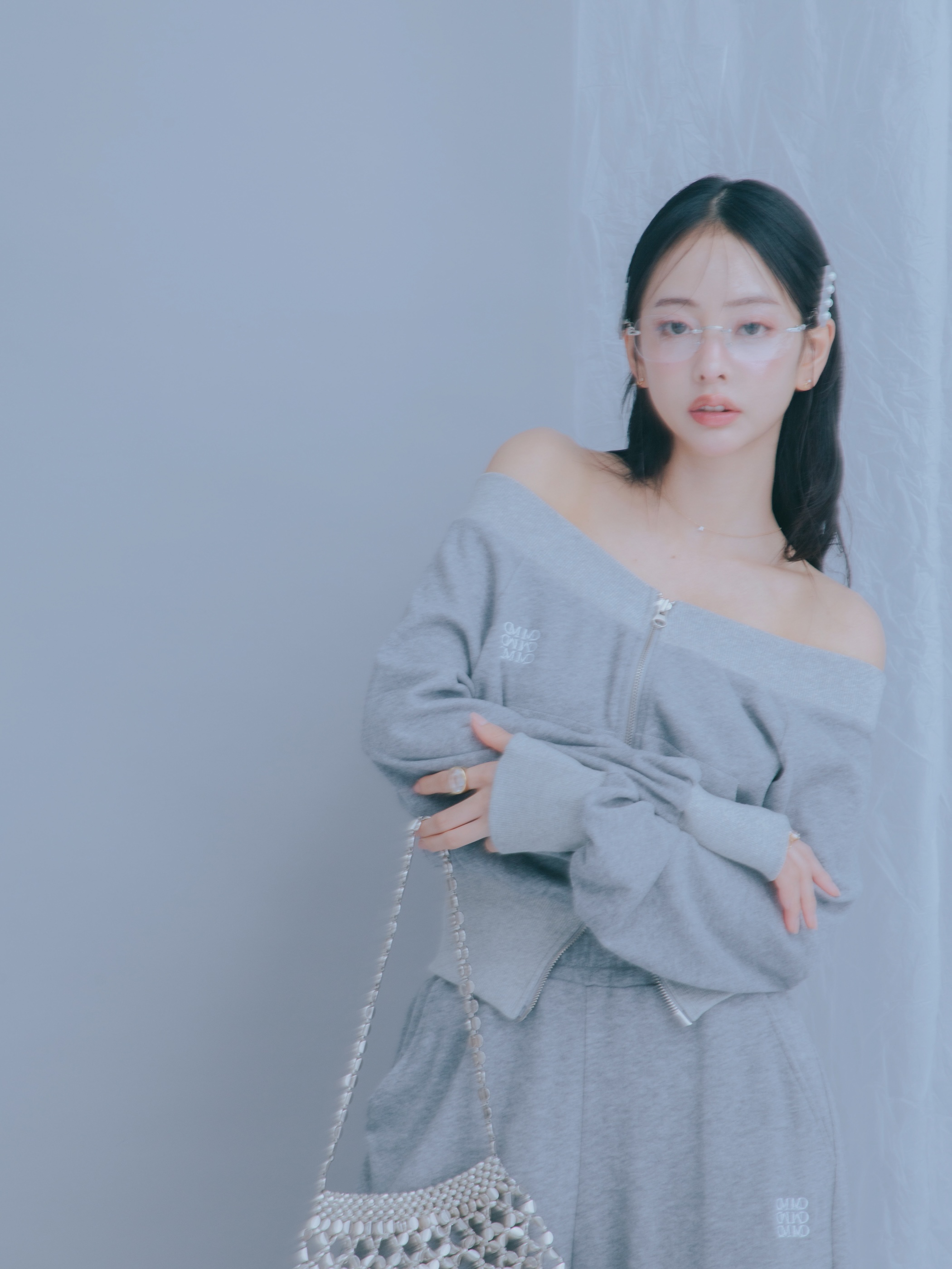 Off Shoulder Logo Set up