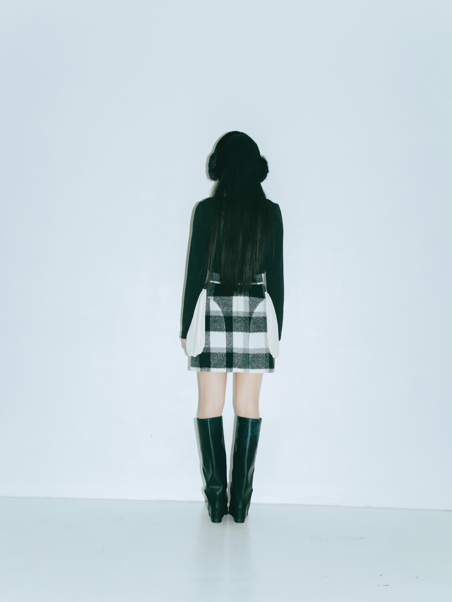 Asymmetry Hem Line Logo Tops