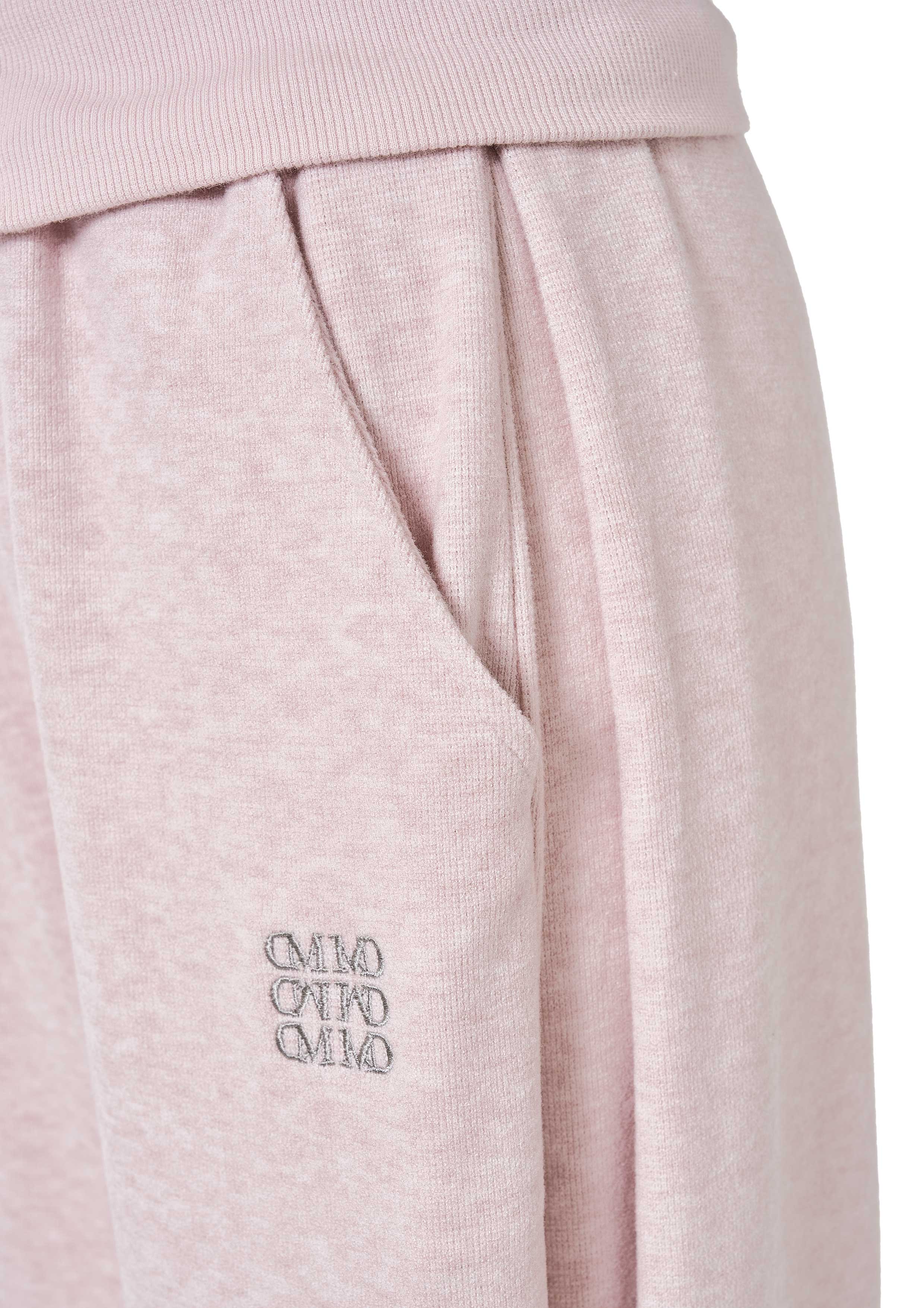 Off Shoulder Logo Set up