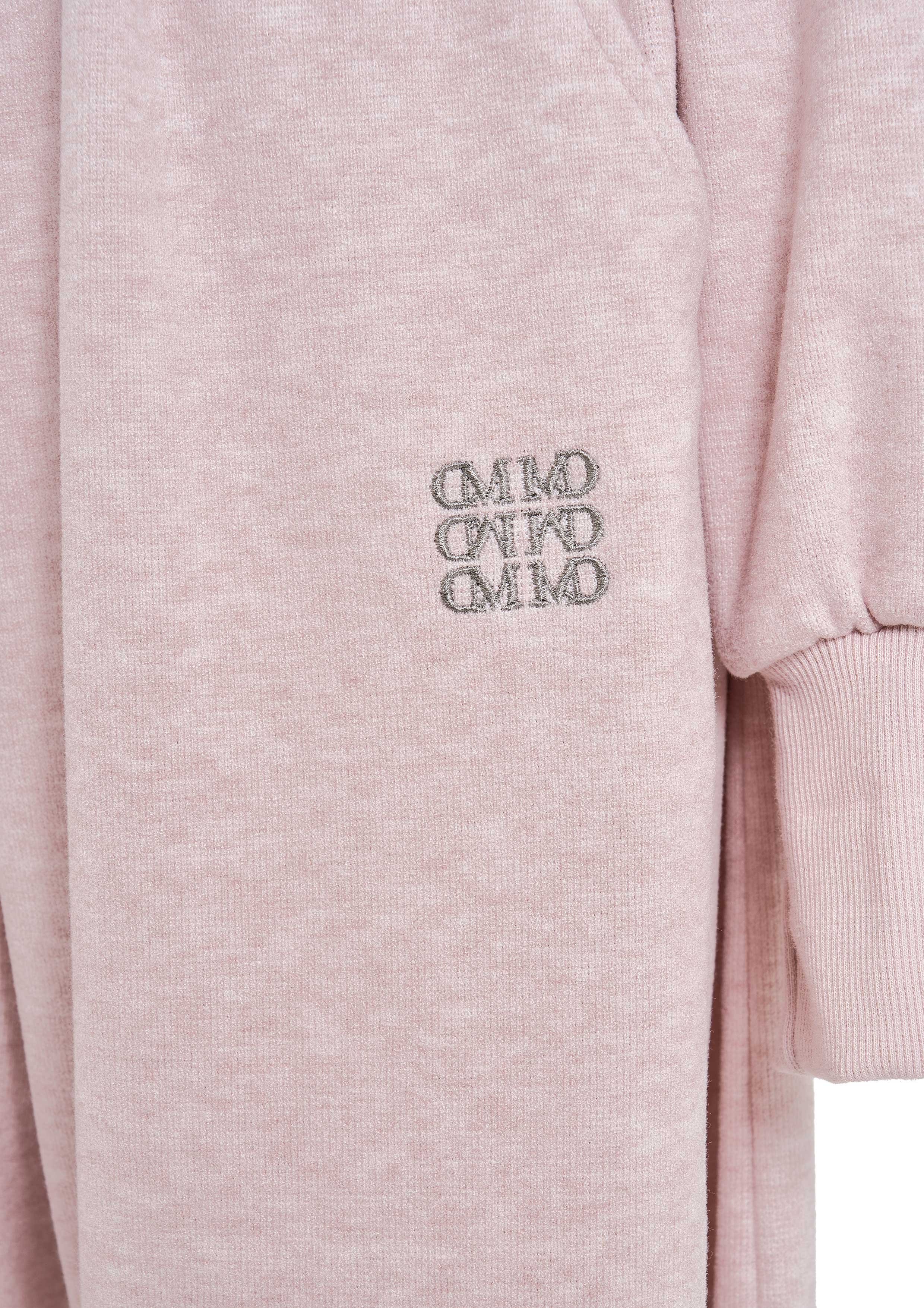 Off Shoulder Logo Set up